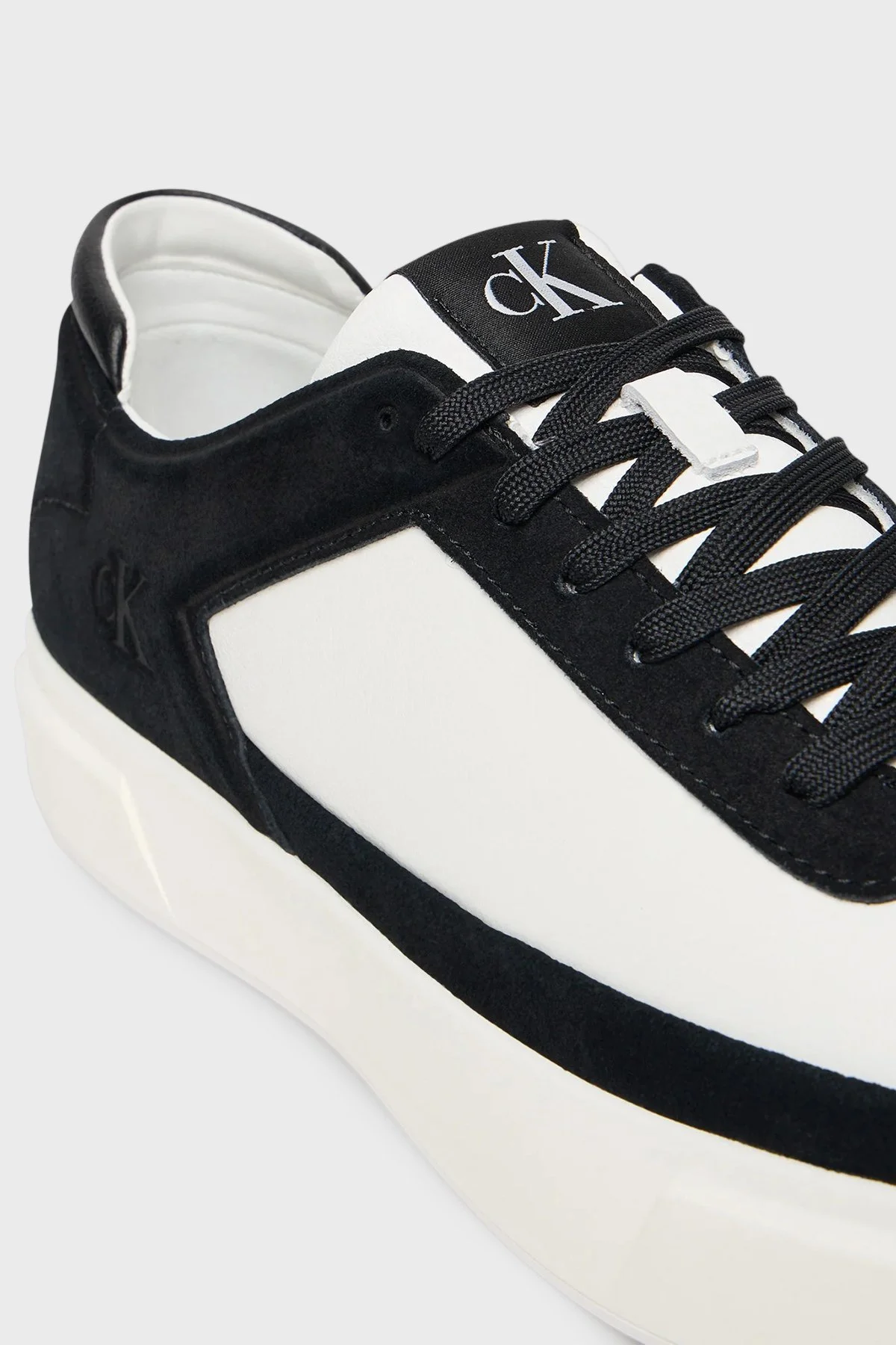 Calvin Klein Süet Detaylı Logolu Sneaker YM0YM013540GM Erkek Ayakkabı YM0YM01354 0GM SİYAH-BEYAZ - 6