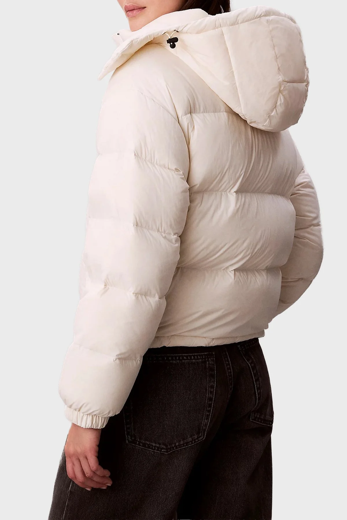 Calvin Klein Suya Dayanıklı Boxy Fit Çıkarılabilir Kapüşonlu Şişme LV047D501GVDV Bayan Mont LV047D501G VDV BEYAZ - 5