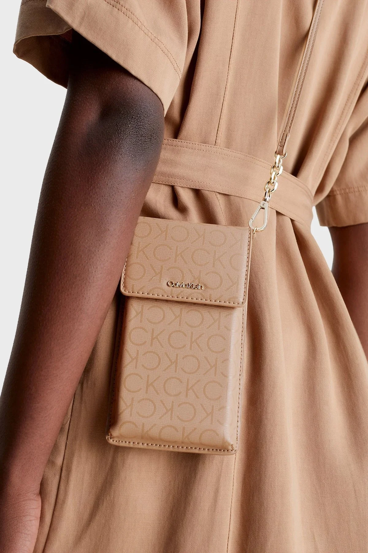 Calvin Klein Tamamı Logolu Çıkarılabilir Askılı Telefon K60K6106590HE Bayan Çanta K60K610659 0HE BEJ - 2