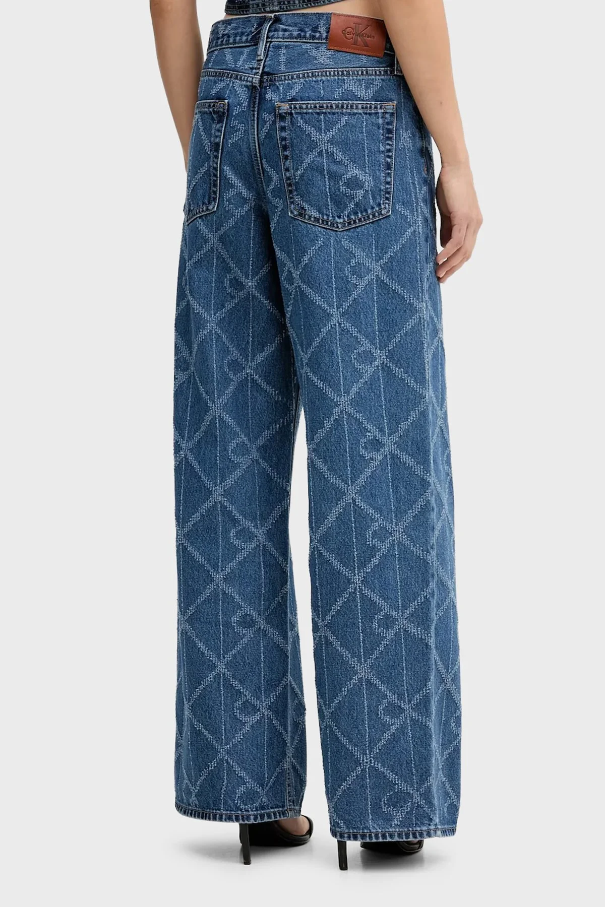 Calvin Klein Tamamı Logolu Pamuklu Loose Fit Geniş Paça Jeans LV047D709GYY2 Bayan Kot Pantolon LV047D709G YY2 MAVİ - 3