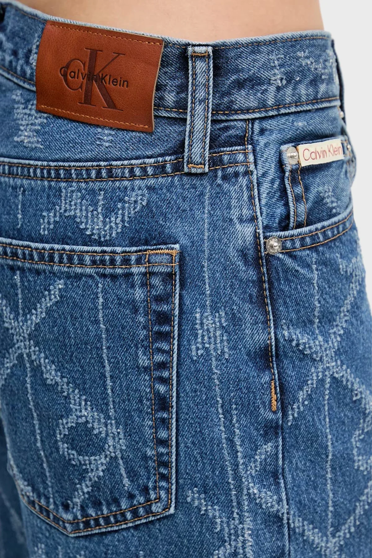 Calvin Klein Tamamı Logolu Pamuklu Loose Fit Geniş Paça Jeans LV047D709GYY2 Bayan Kot Pantolon LV047D709G YY2 MAVİ - 4