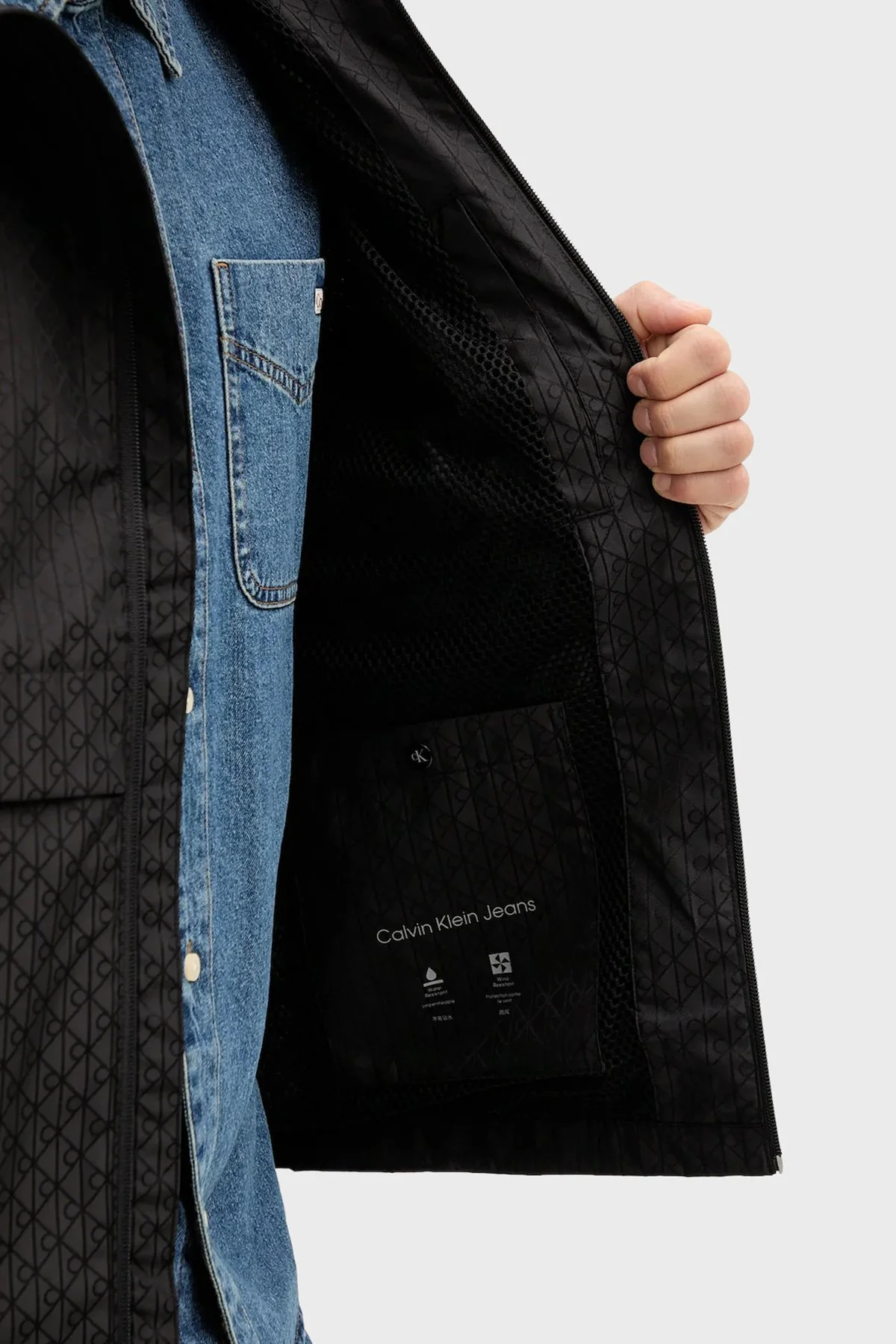 Calvin Klein Tamamı Logolu Relaxed Fit Kapüşonlu LV04RD510GUB1 Erkek Mont LV04RD510G UB1 SİYAH - 6