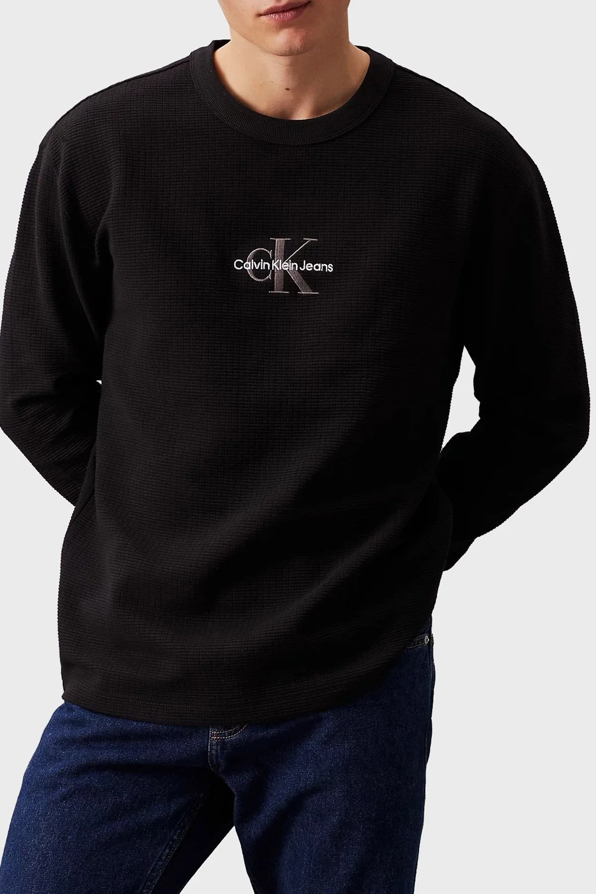 Calvin Klein Waffle Dokulu Pamuklu Uzun Kolu Relaxed Fit J30J325647BEH Erkek T Shirt J30J325647 BEH SİYAH - 1