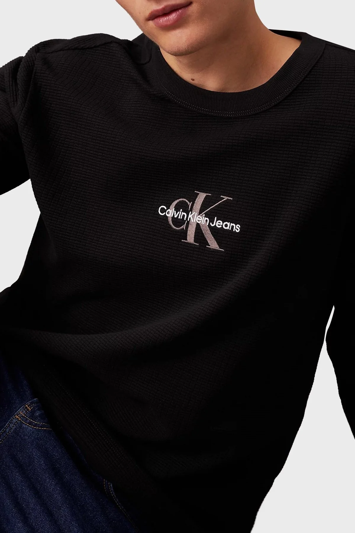 Calvin Klein Waffle Dokulu Pamuklu Uzun Kolu Relaxed Fit J30J325647BEH Erkek T Shirt J30J325647 BEH SİYAH - 4