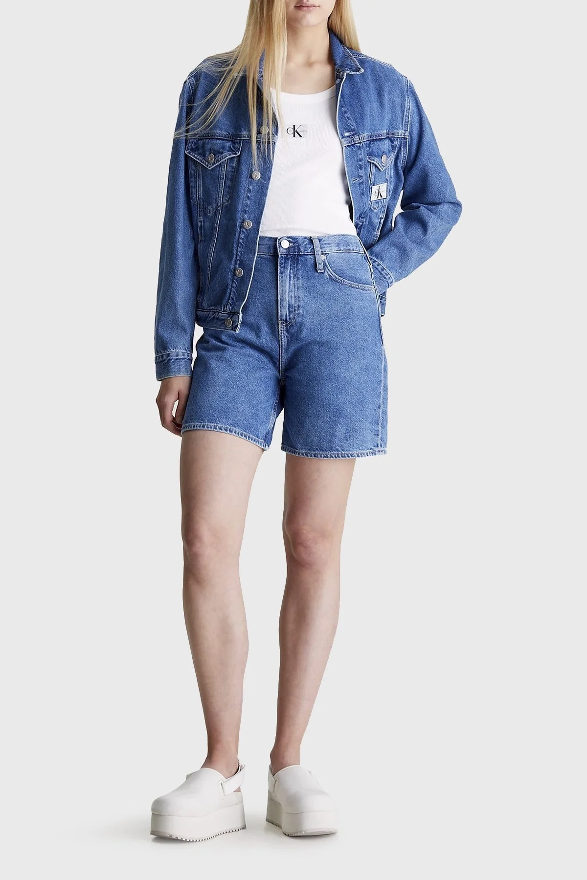 Calvin Klein Yüksek Bel Mom Denim J20J2228011A4 Bayan Short J20J222801 1A4 MAVİ - 1
