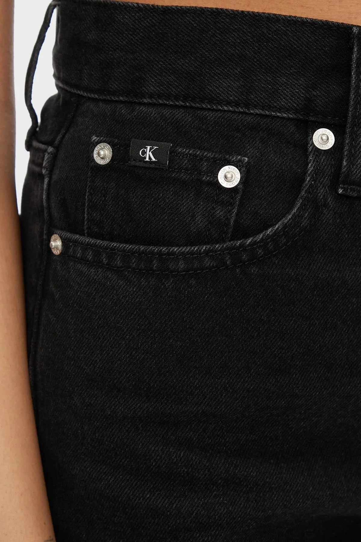 Calvin Klein Yüksek Bel Mom Denim J20J2228121BY Bayan Short J20J222812 1BY SİYAH - 9