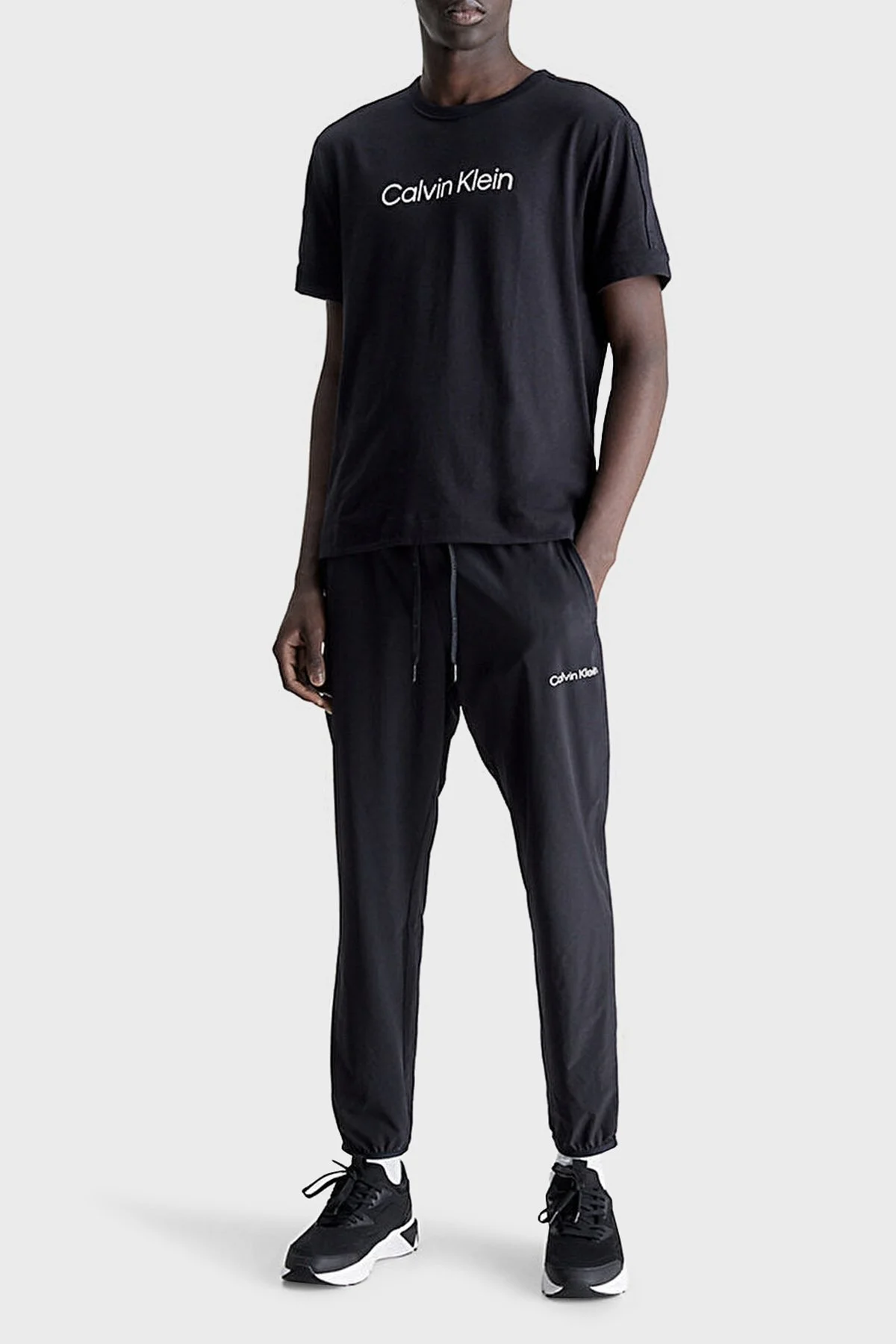 Calvin Klein Yumuşak Pamuklu Bisiklet Yaka Relaxed Fit 00GMS3K104BAE Erkek T Shirt 00GMS3K104 BAE SİYAH - 2