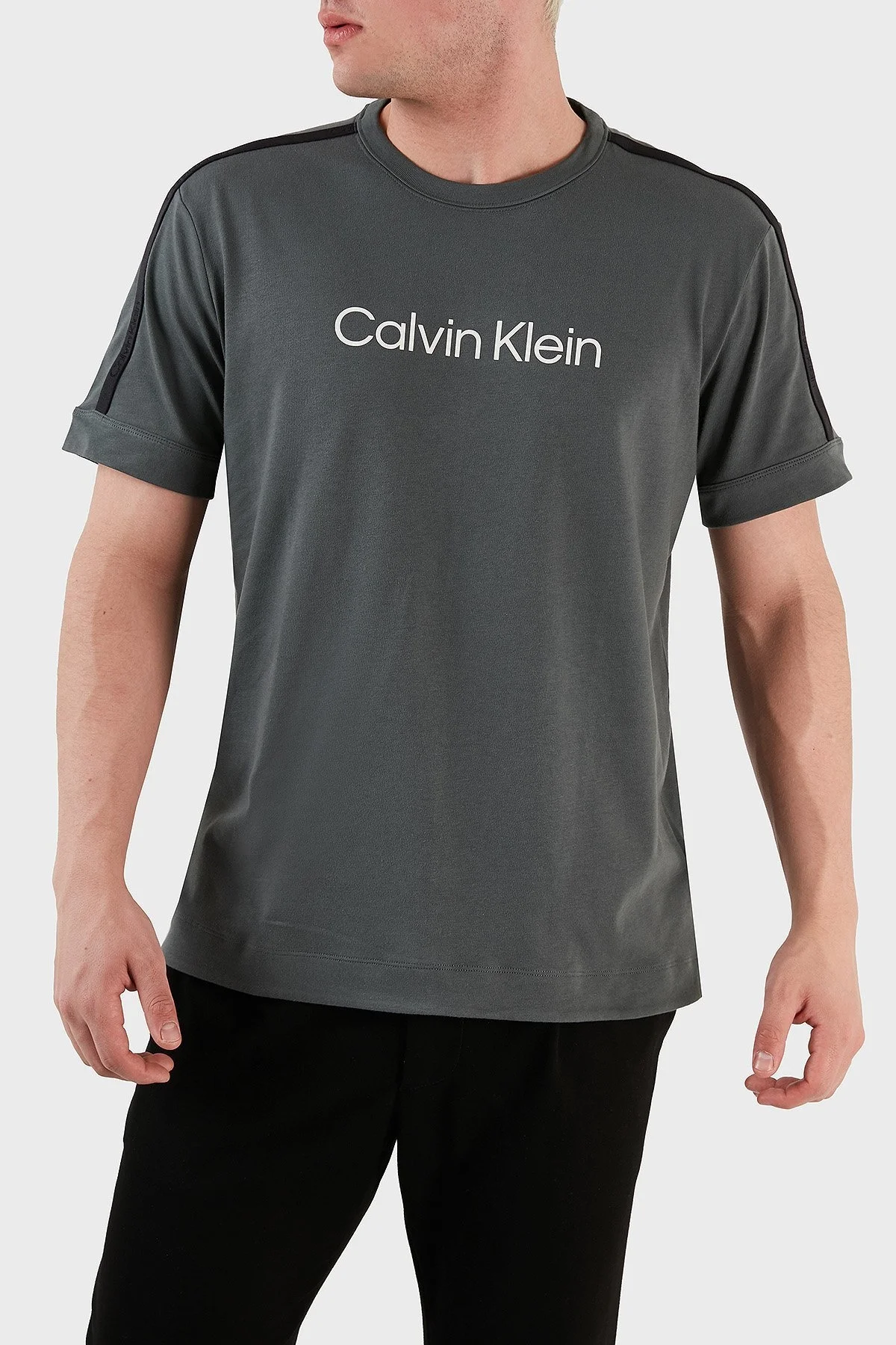 Calvin Klein Yumuşak Pamuklu Bisiklet Yaka Relaxed Fit 00GMS3K104LLZ Erkek T Shirt 00GMS3K104 LLZ GRİ - 1