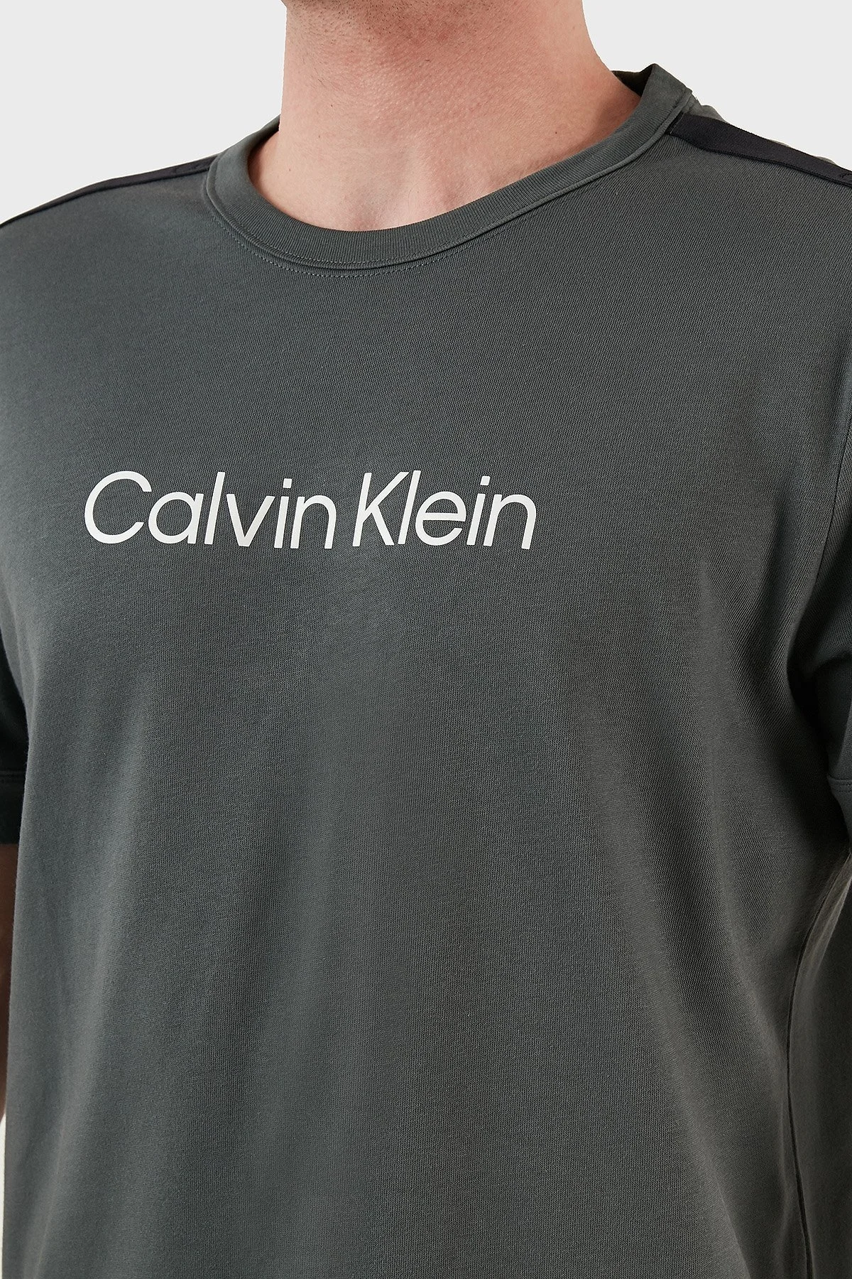 Calvin Klein Yumuşak Pamuklu Bisiklet Yaka Relaxed Fit 00GMS3K104LLZ Erkek T Shirt 00GMS3K104 LLZ GRİ - 4
