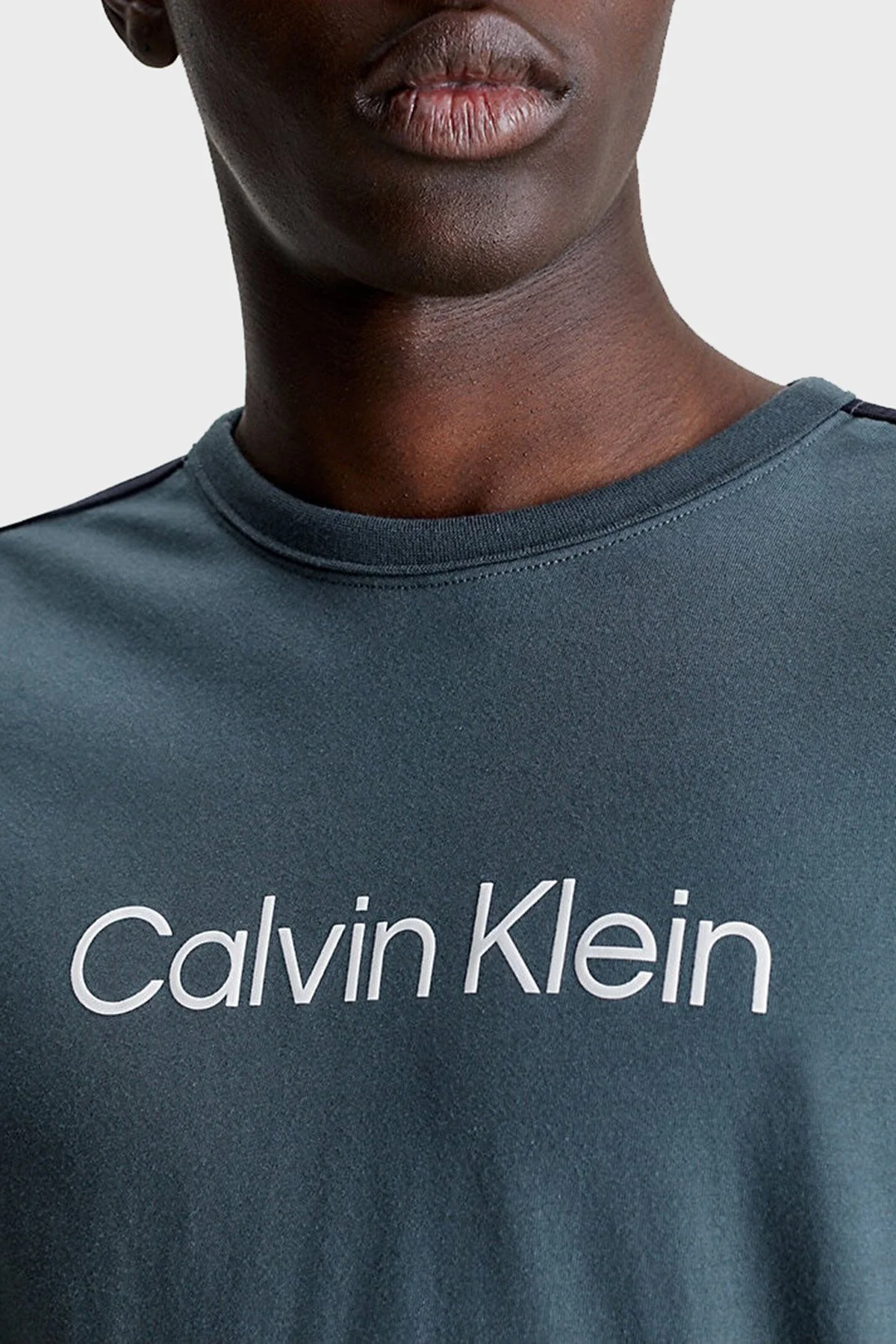 Calvin Klein Yumuşak Pamuklu Bisiklet Yaka Relaxed Fit 00GMS3K104LLZ Erkek T Shirt 00GMS3K104 LLZ GRİ - 5