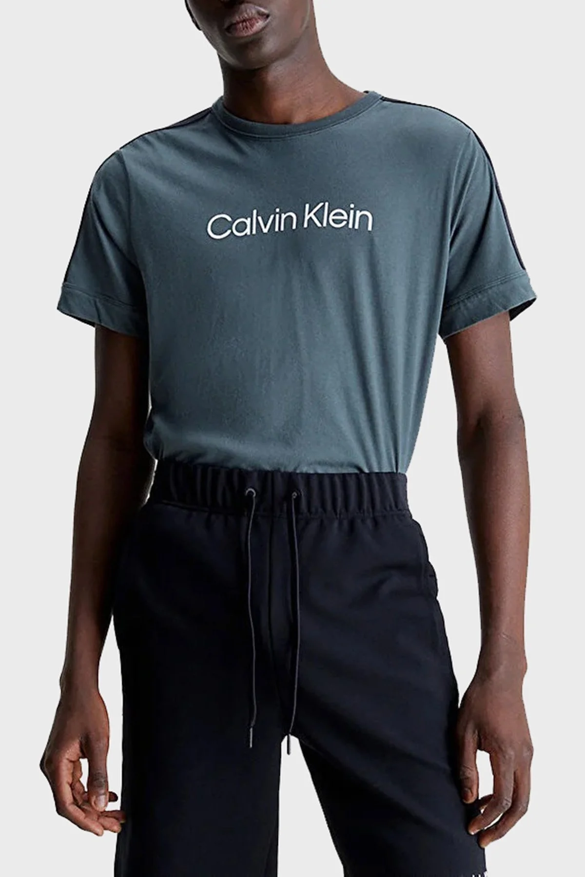 Calvin Klein Yumuşak Pamuklu Bisiklet Yaka Relaxed Fit 00GMS3K104LLZ Erkek T Shirt 00GMS3K104 LLZ GRİ - 6