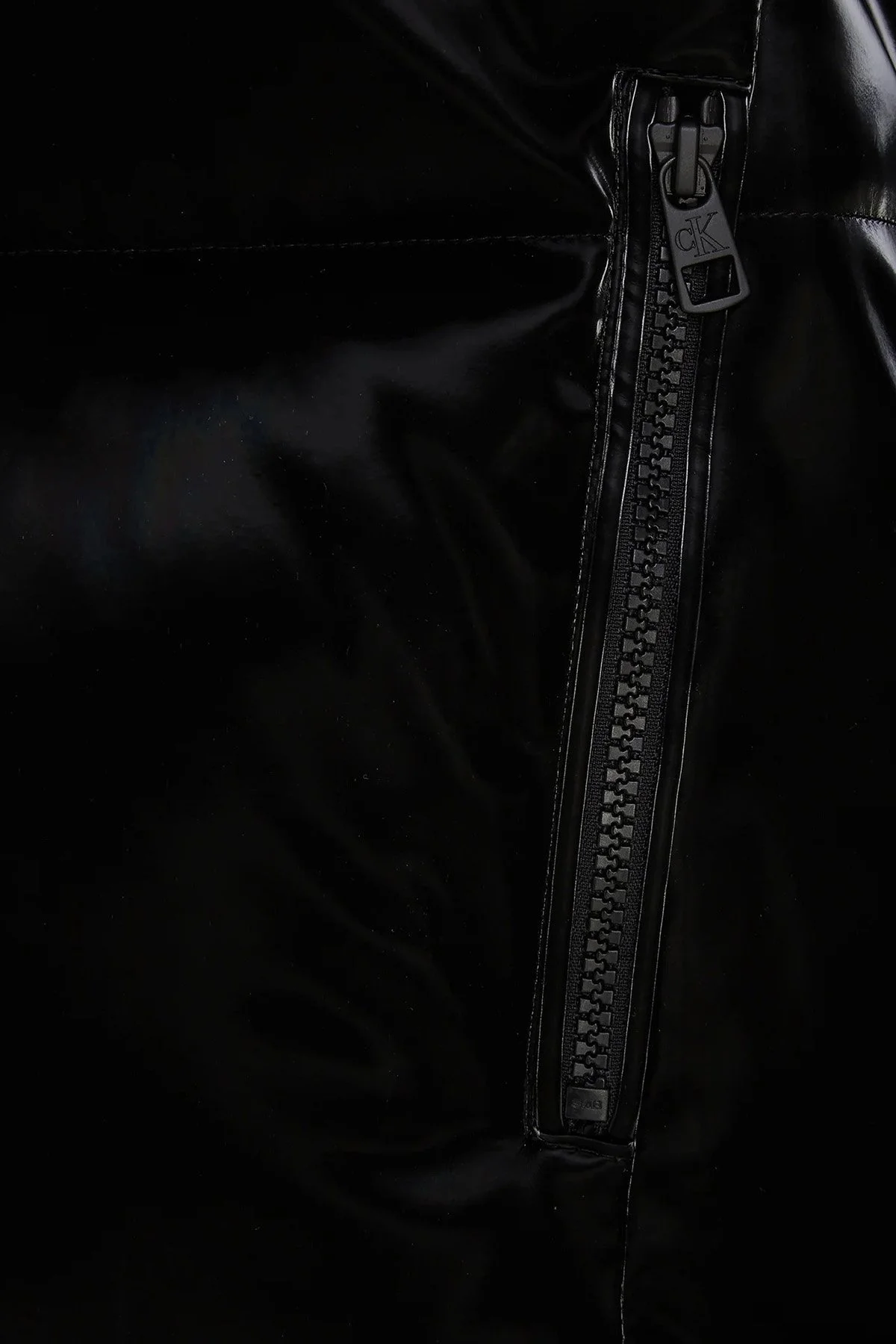 Calvin Klein Yumuşak Parlak Relaxed Fit Kapüşonlu Şişme J20J222173BEH Bayan Mont J20J222173 BEH SİYAH - 4
