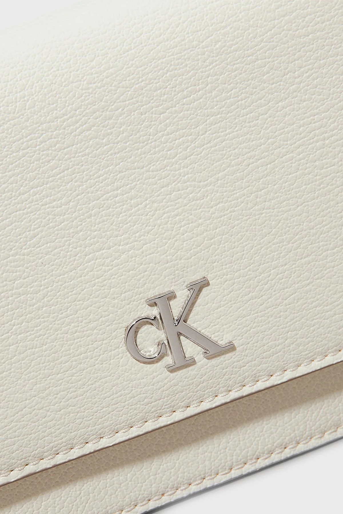 Calvin Klein Zincir Askılı Portföy LV04K1027GCJH Bayan Cüzdan LV04K1027G CJH BEYAZ - 4