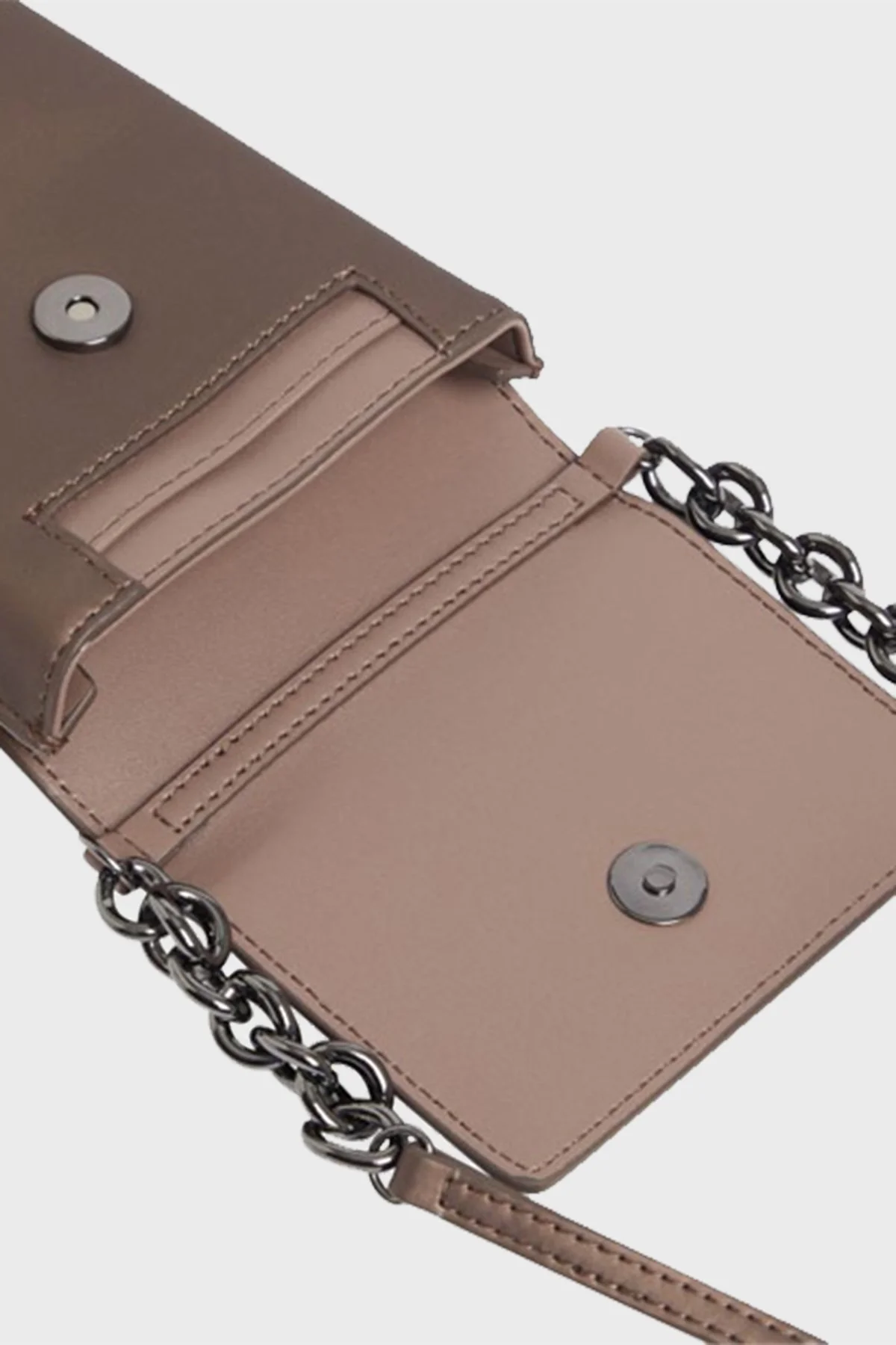 Calvin Klein Zincir Detay Askılı Telefon Bayan Cüzdan K60K610230 PBN KAHVE - 3