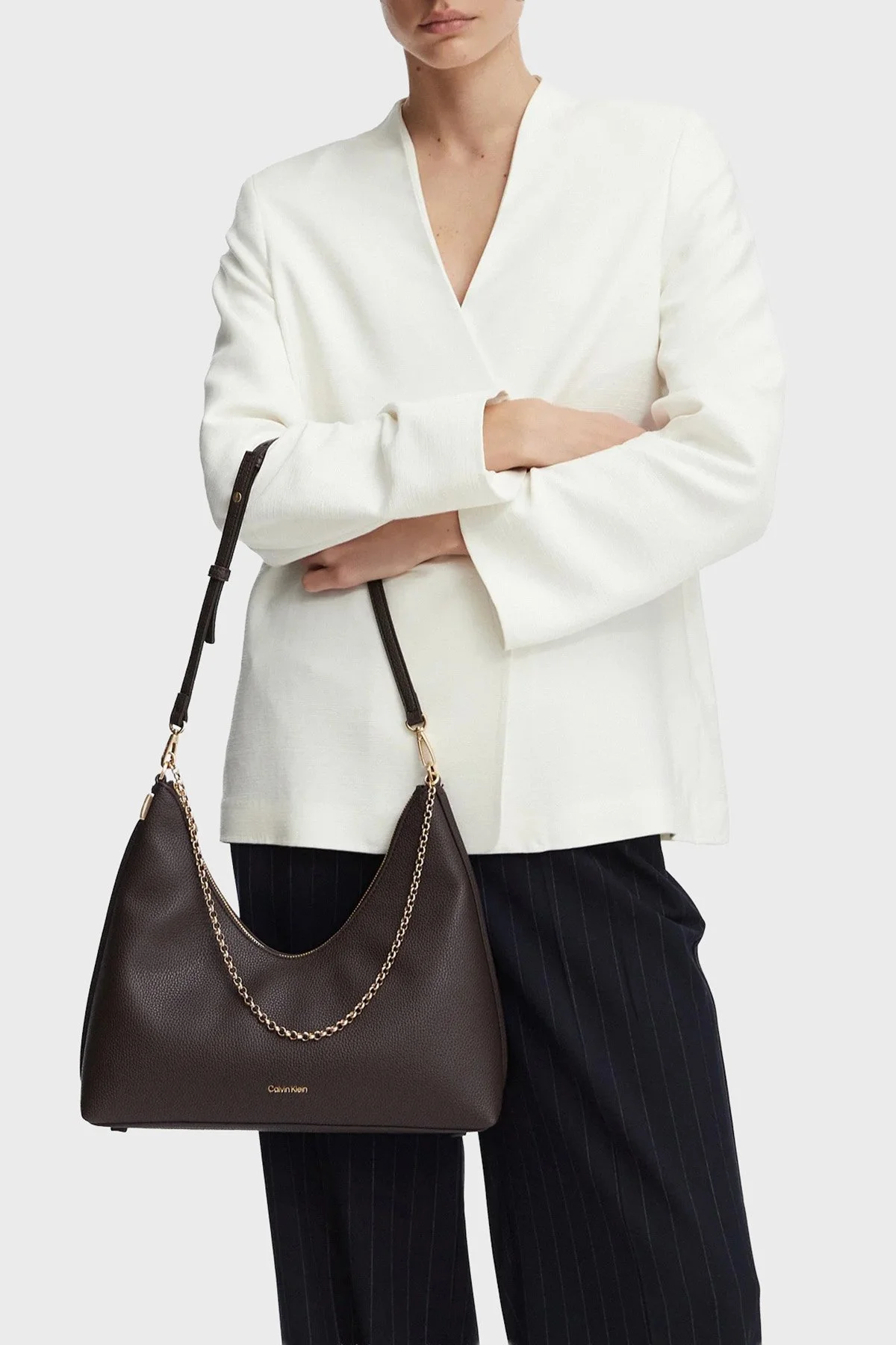 Calvin Klein Zincir Detaylı Ayarlanabilir Askılı LV04F3495GBAL Kadın Çanta LV04F3495G BAL KAHVE - 2