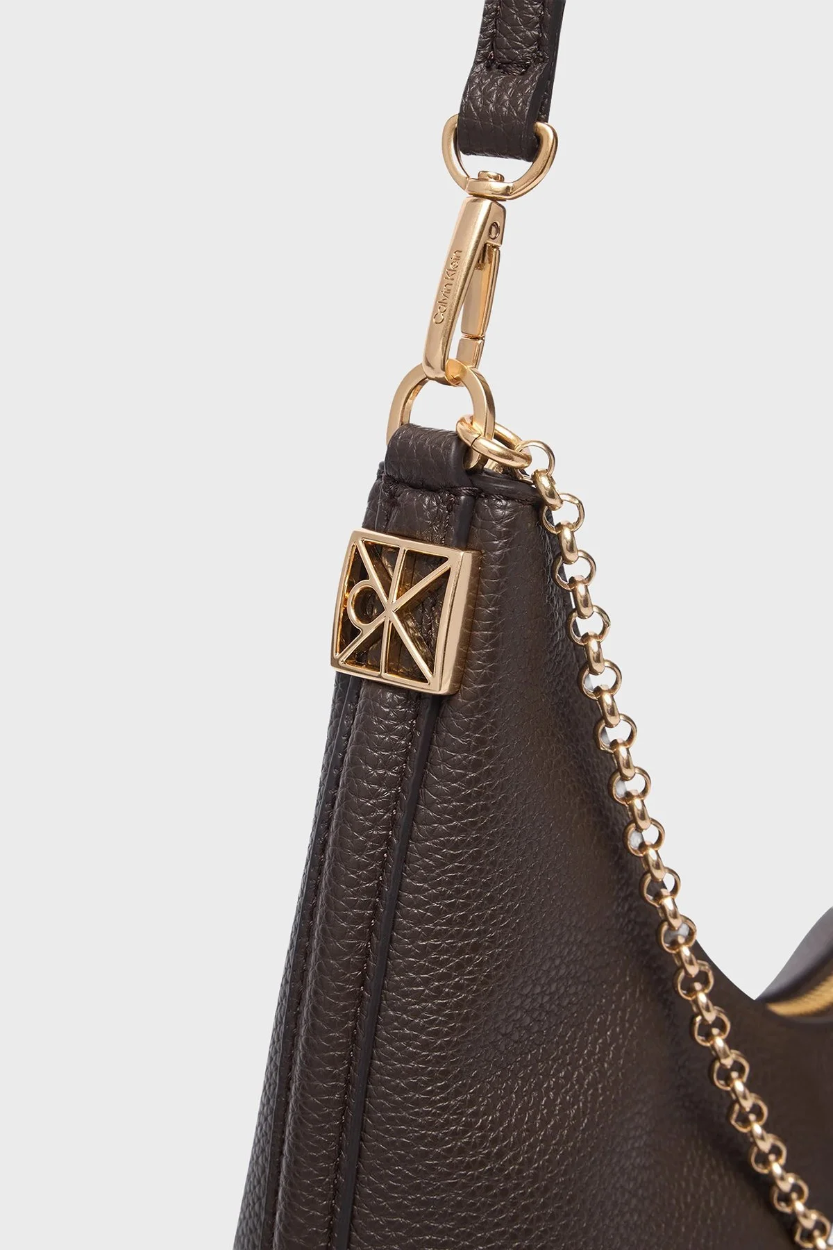 Calvin Klein Zincir Detaylı Ayarlanabilir Askılı LV04F3495GBAL Kadın Çanta LV04F3495G BAL KAHVE - 7