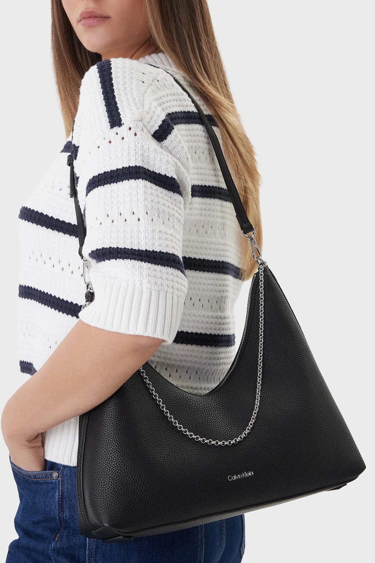 Calvin Klein Zincir Detaylı Ayarlanabilir Askılı LV04F3495GUB1 Bayan Çanta LV04F3495G UB1 SİYAH - 2