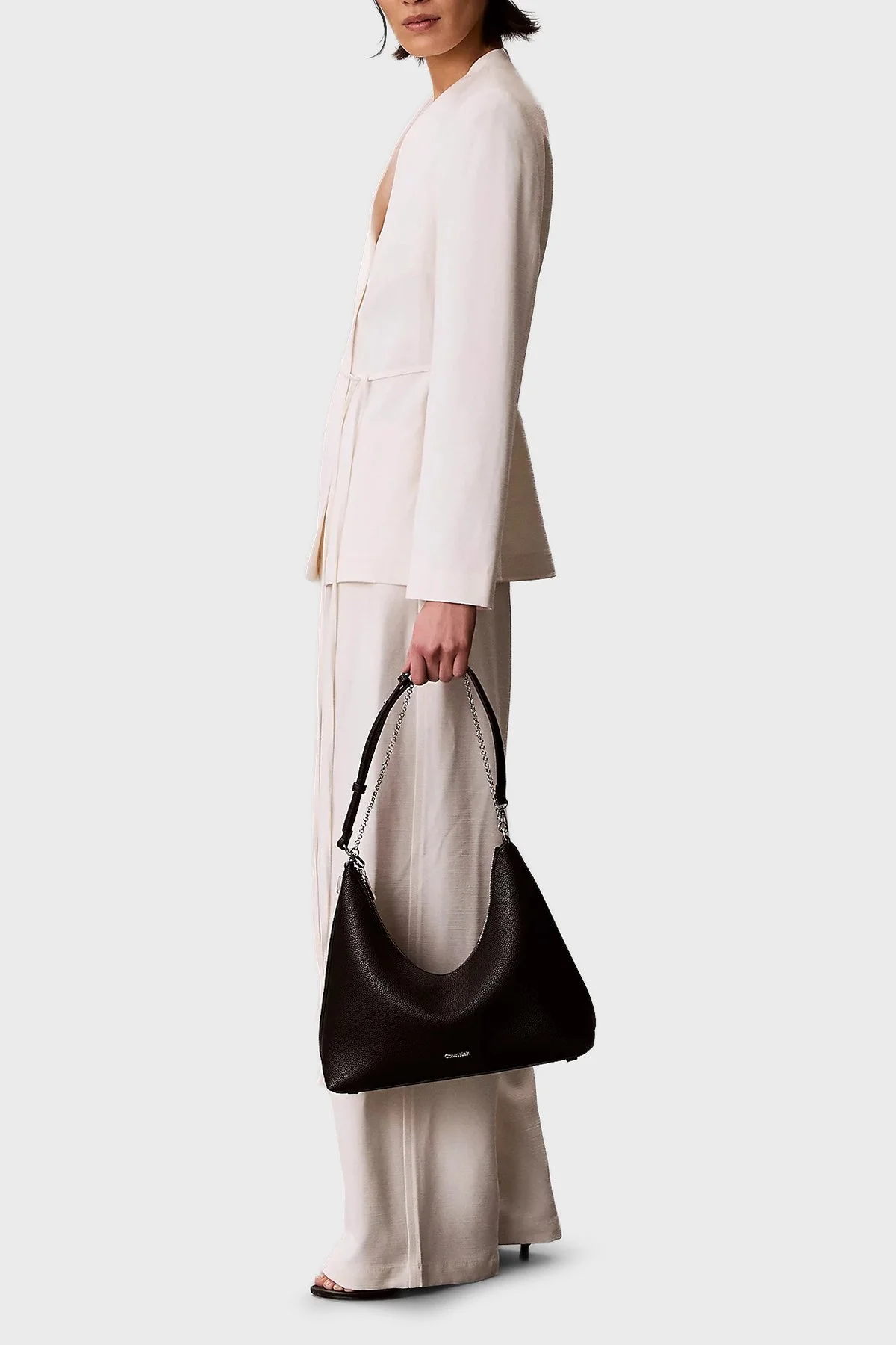 Calvin Klein Zincir Detaylı Ayarlanabilir Askılı LV04F3495GUB1 Bayan Çanta LV04F3495G UB1 SİYAH - 3