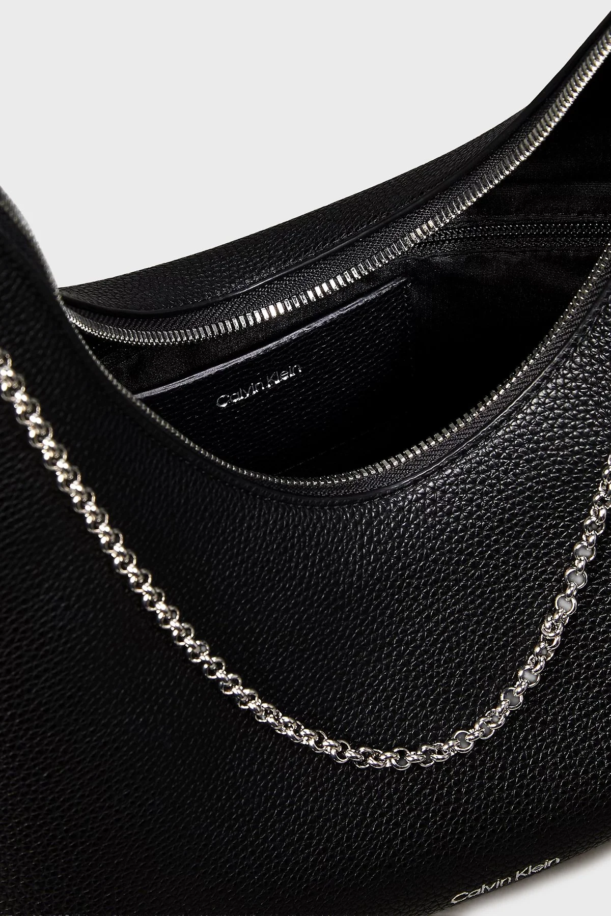 Calvin Klein Zincir Detaylı Ayarlanabilir Askılı LV04F3495GUB1 Bayan Çanta LV04F3495G UB1 SİYAH - 6