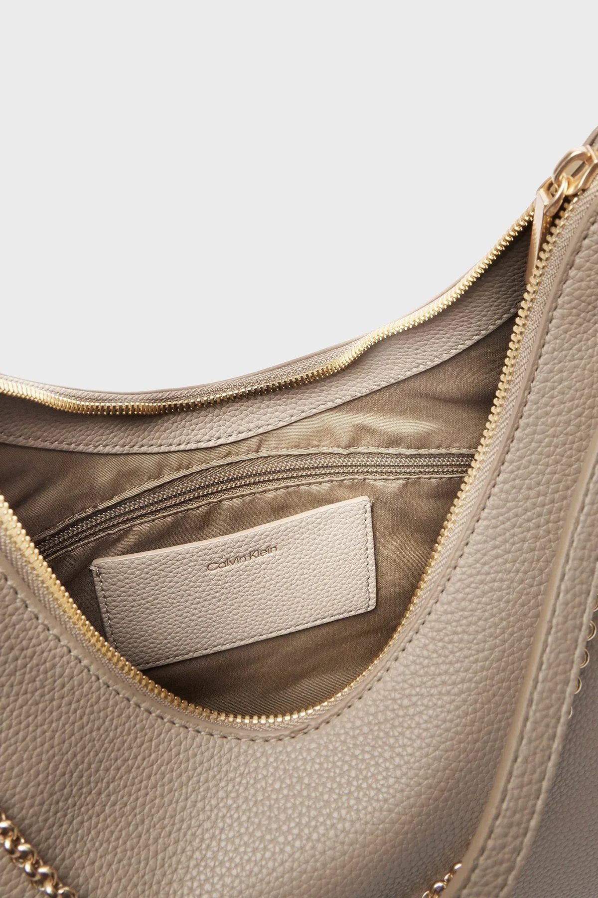 Calvin Klein Zincir Detaylı Ayarlanabilir Askılı LV04F3495GVFU Bayan Çanta LV04F3495G VFU TOPRAK - 5