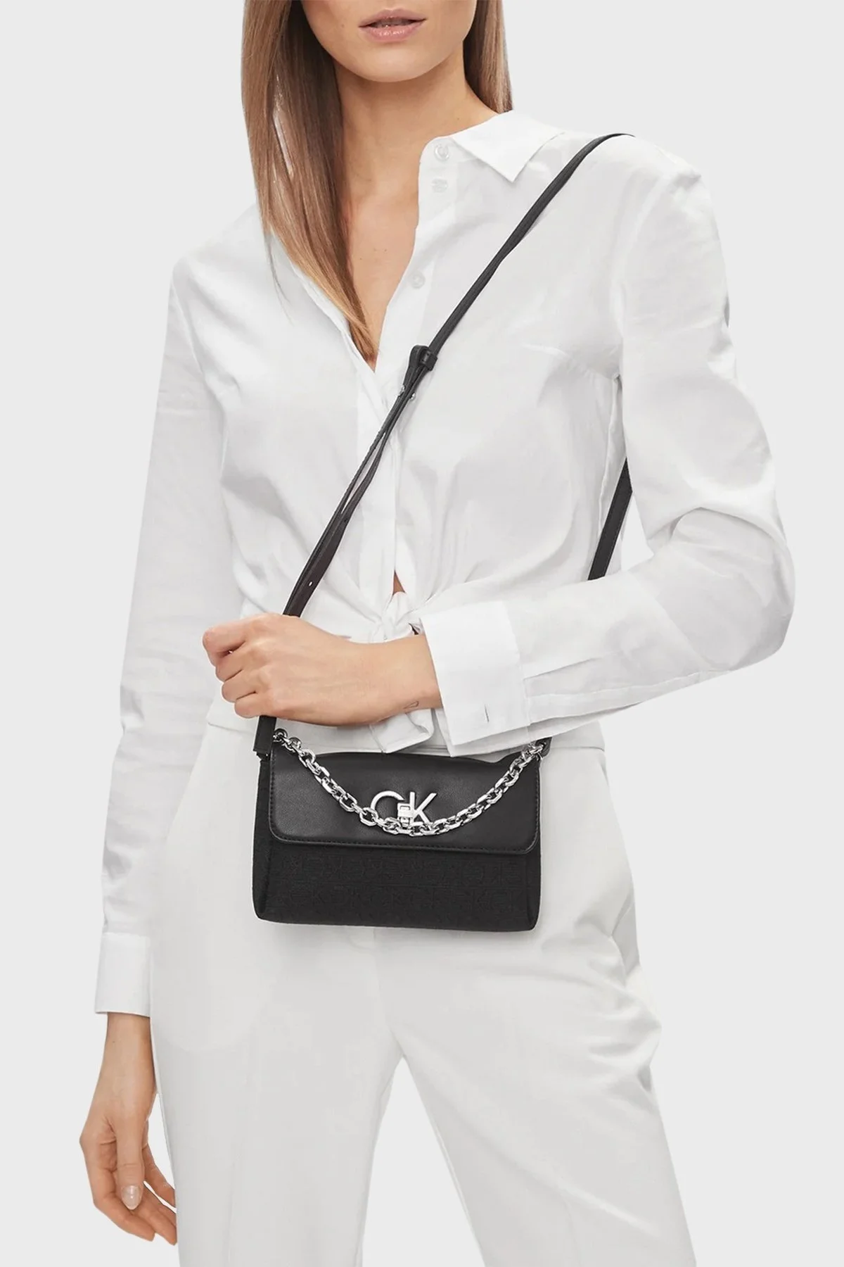 Calvin Klein Zincir Detaylı Ayarlanabilir Çapraz Askılı K60K6119890GK Bayan Çanta K60K611989 0GK SİYAH - 2