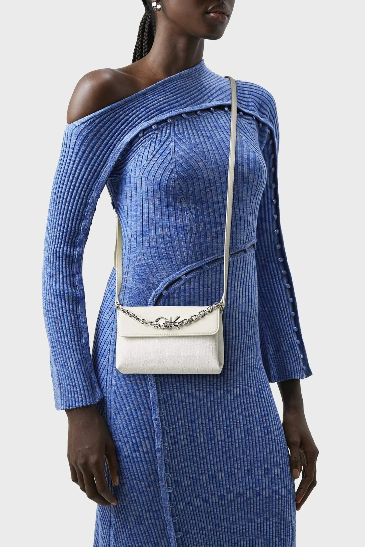 Calvin Klein Zincir Detaylı Ayarlanabilir Çapraz Askılı K60K611989PC4 Bayan Çanta K60K611989 PC4 BEJ - 2