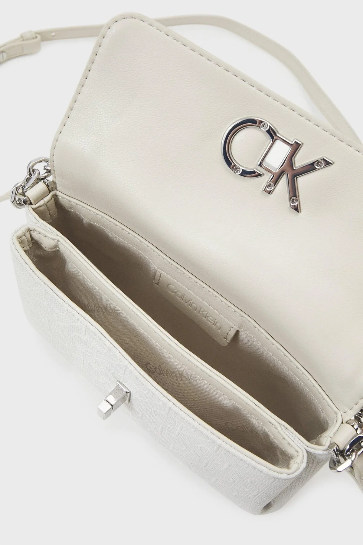 Calvin Klein Zincir Detaylı Ayarlanabilir Çapraz Askılı K60K611989PC4 Bayan Çanta K60K611989 PC4 BEJ - 4