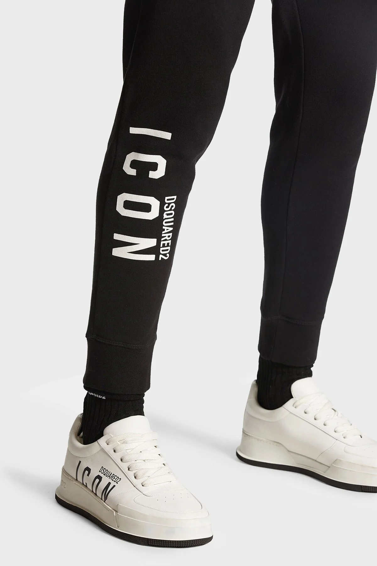 Dsquared2 Elastik Bel Bantlı % 100 Pamuk Tapered Fit Erkek Pantolon S79KA0045 S25516 965 SİYAH - 3