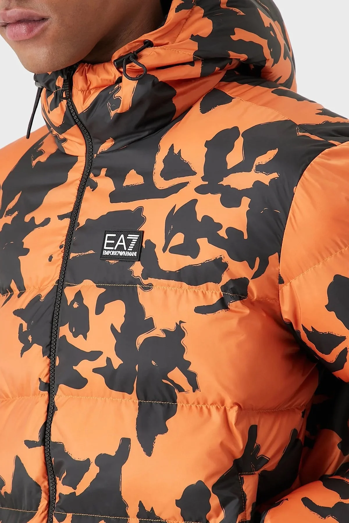 EA7 Desenli Kapüşonlu Regular Fit Su Geçirmez Şişme Erkek Mont 6LPB05 PN9FZ 2602 ORANJ-SİYAH - 3