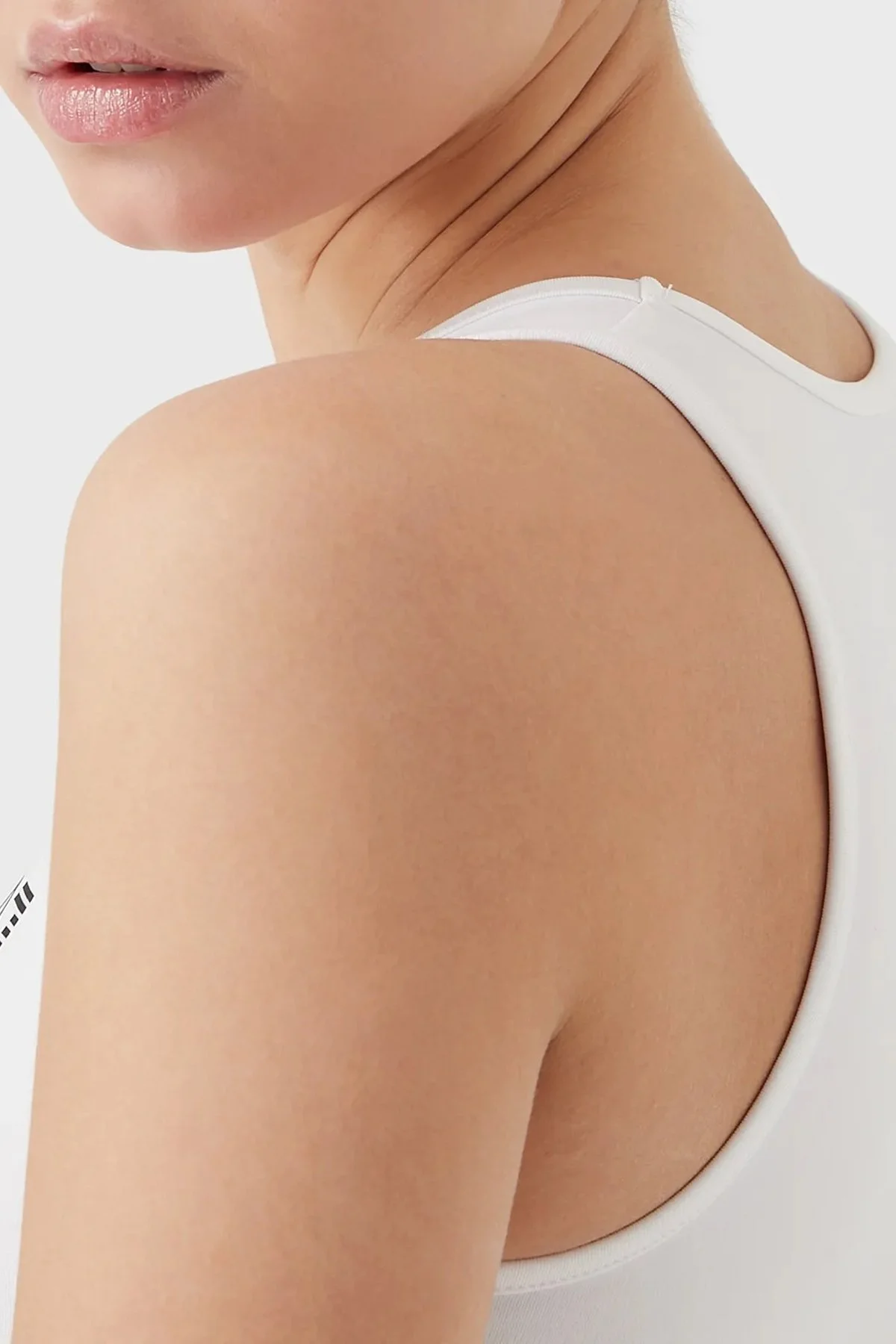 EA7 Esnek Nefes Alabilir Top Sporcu Bayan Sütyen 8NTH55 TJGBZ 1100 BEYAZ - 3