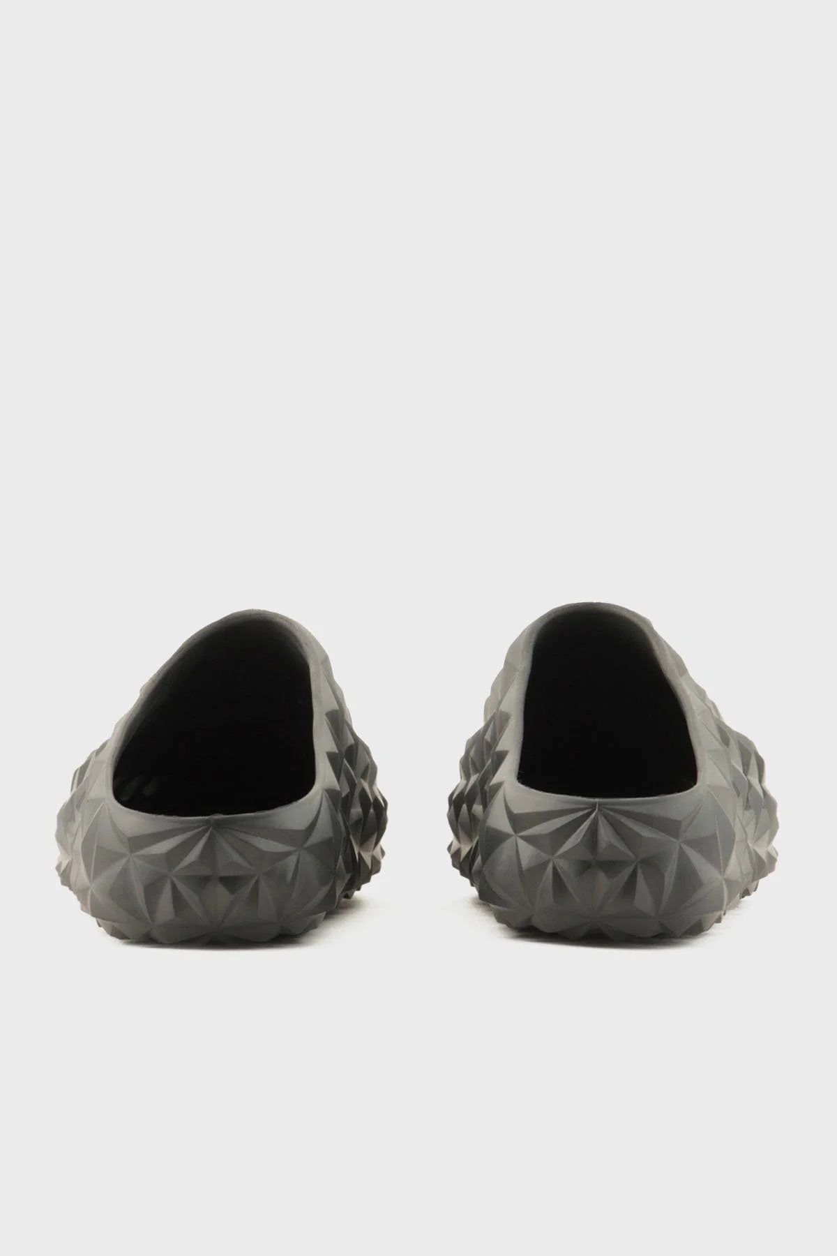 EA7 Geometrik Desenli Yuvarlak Kapalı Burun Erkek Terlik XBR001 XK385 00002 SİYAH - 5