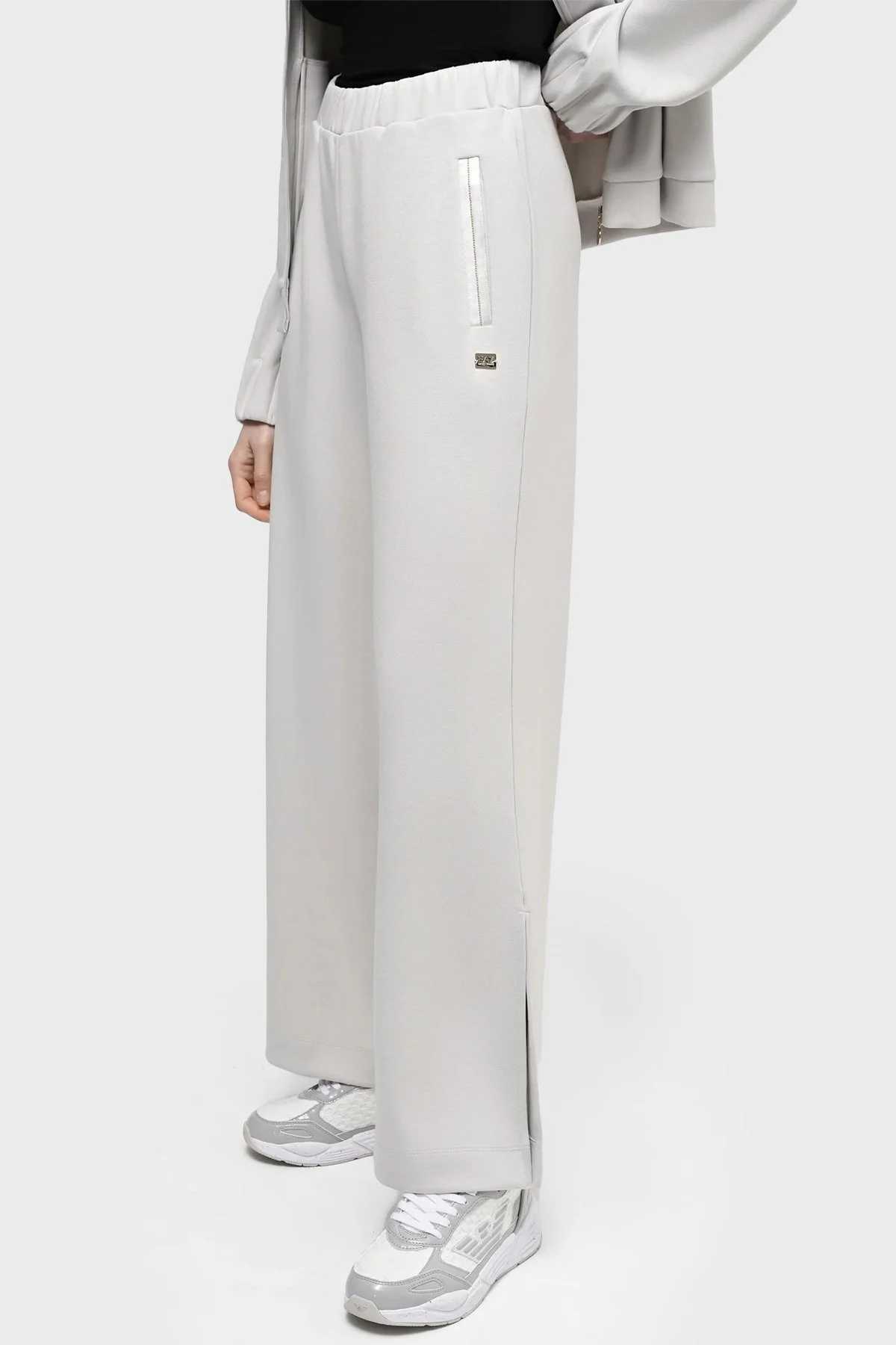 EA7 İnterlok Relaxed Fit Yırtmaçlı Spor Bayan Pantolon 3DTP76 TJUDZ 1938 GRİ - 1