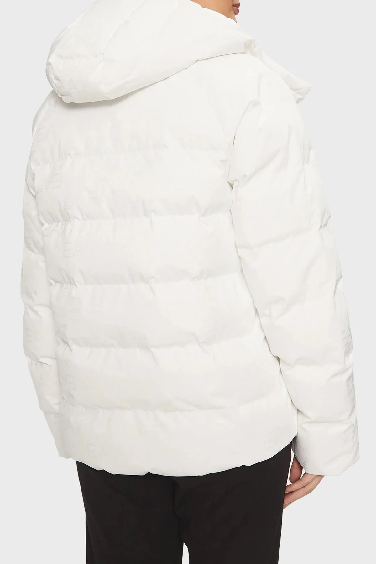 EA7 Kapitoneli Monogram Logo Baskılı Kapüşonlu Şişme Bayan Mont 6DTB12 TNGGZ 1100 BEYAZ - 2