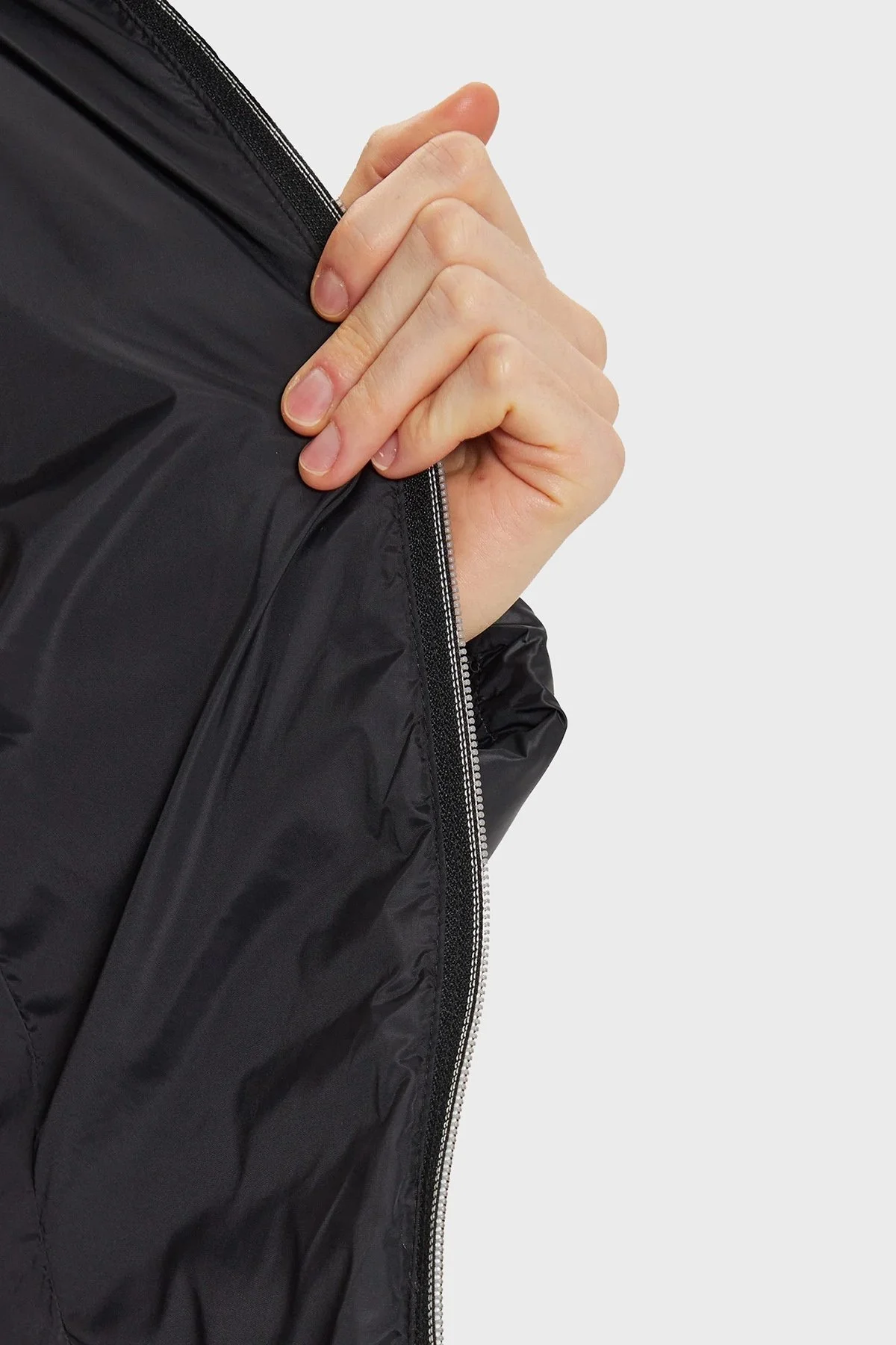 EA7 Kapitoneli Regular Fit Çıkarılabilir Kapüşonlu Şişme Bayan Mont 6DTK01 TN88Z 0210 SİYAH - 5