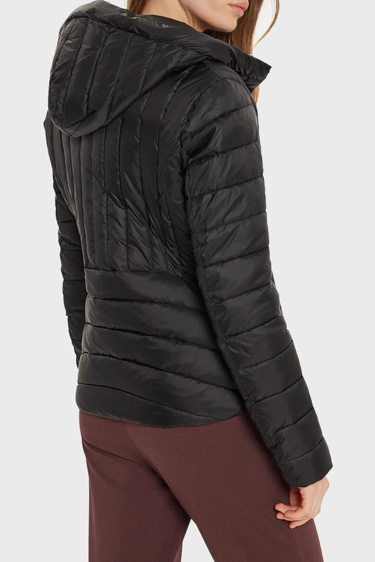 EA7 Kapitoneli Slim Fit Kapüşonlu Şişme Bayan Mont 6DTB10 TNGAZ 0210 SİYAH - 3