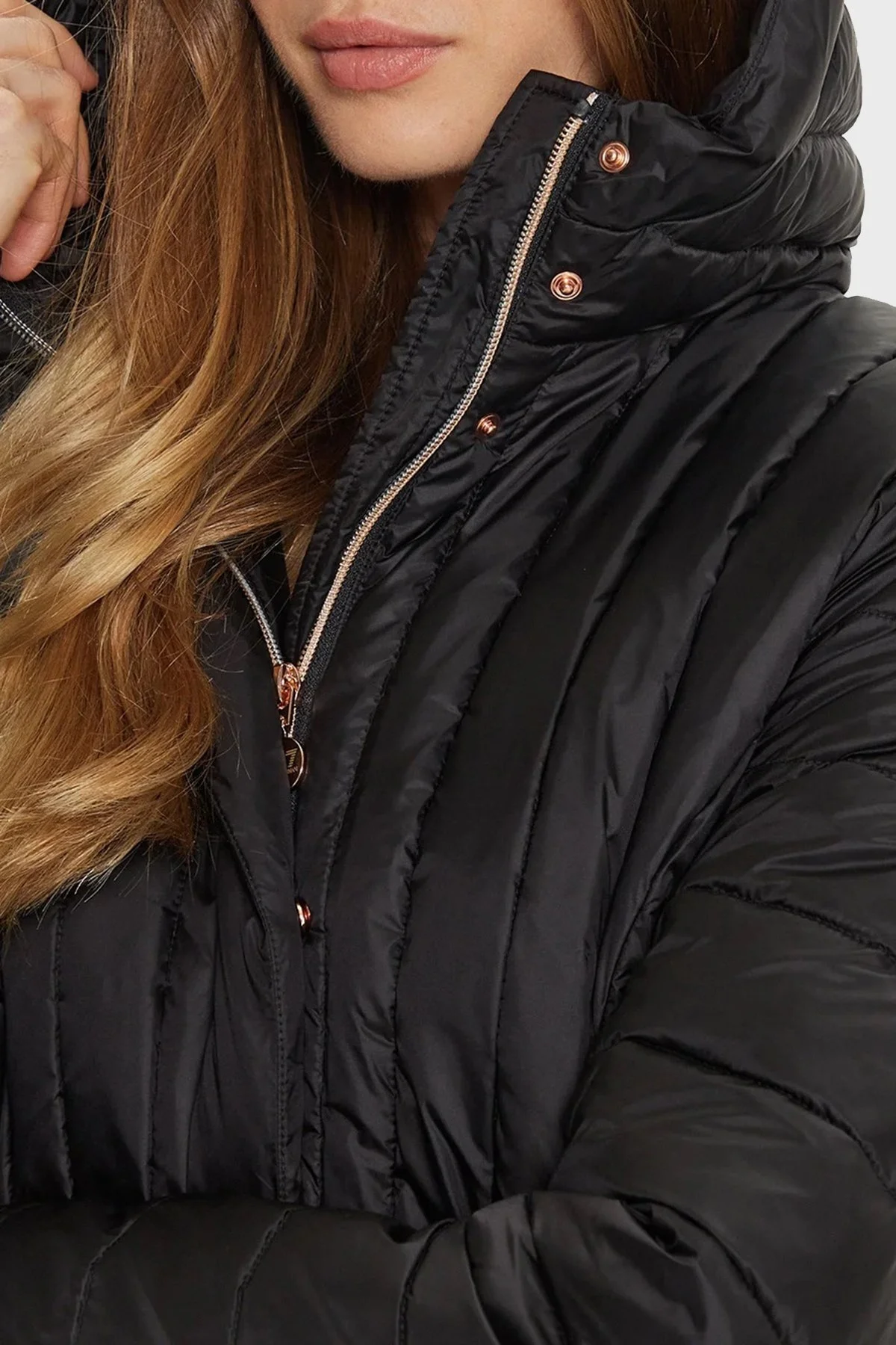 EA7 Kapitoneli Slim Fit Kapüşonlu Şişme Bayan Mont 6DTB10 TNGAZ 0210 SİYAH - 4