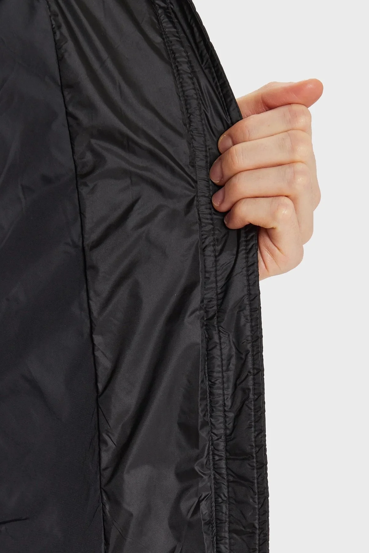 EA7 Kapitoneli Slim Fit Kapüşonlu Şişme Bayan Mont 6DTB10 TNGAZ 0210 SİYAH - 5