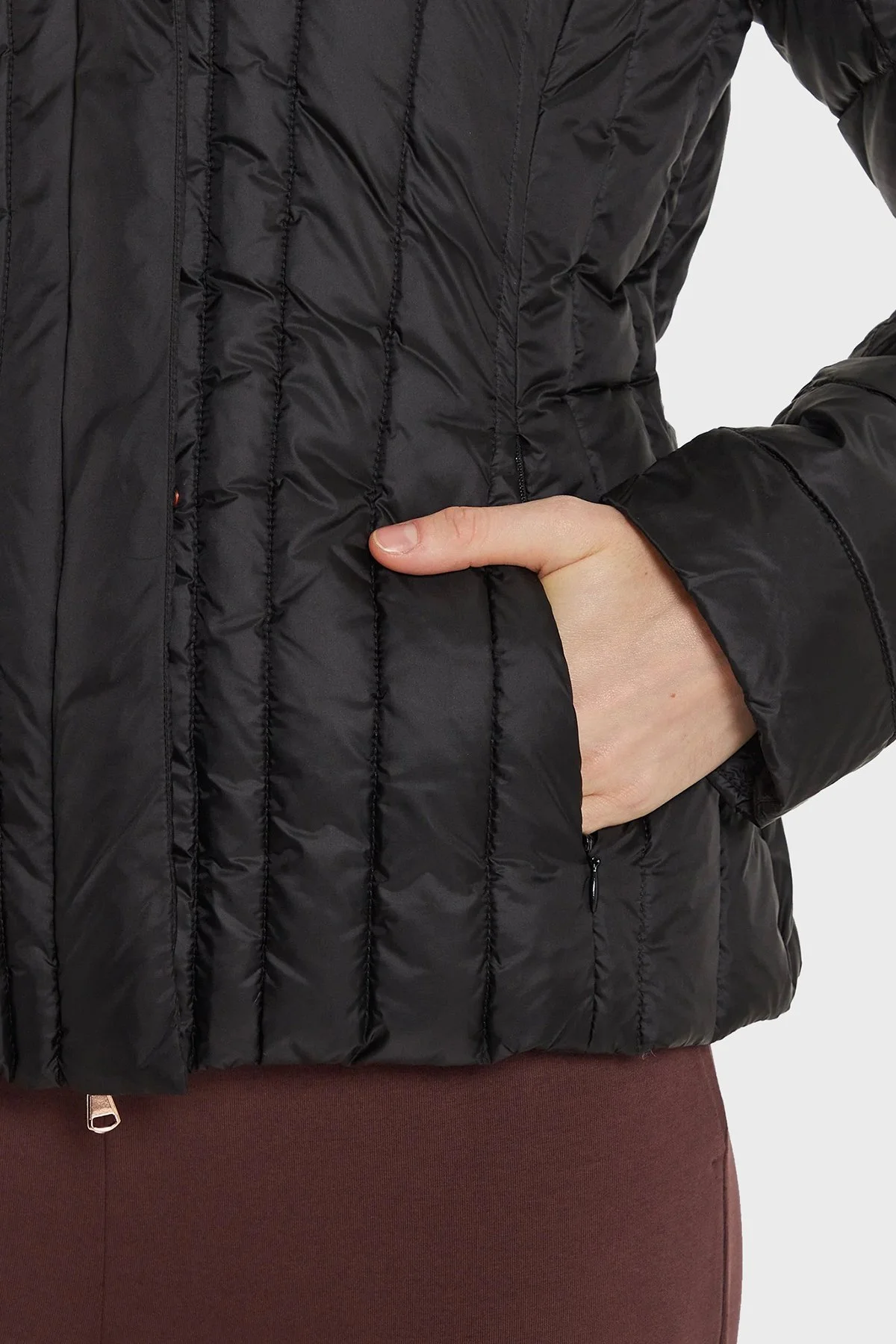 EA7 Kapitoneli Slim Fit Kapüşonlu Şişme Kadın Mont 6DTB10 TNGAZ 0210 SİYAH - 6
