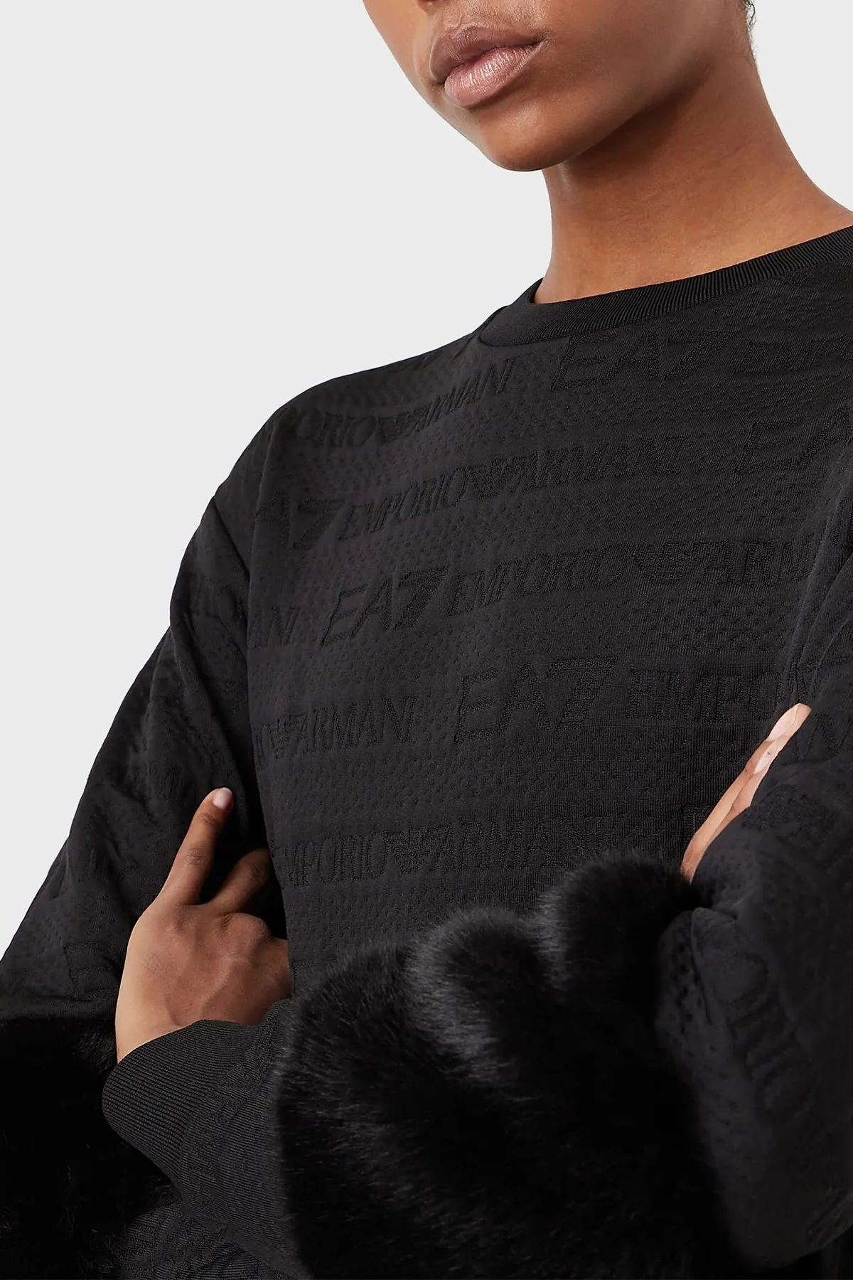 EA7 Kollarda Tüy Detaylı Regular Fit Bisiklet Yaka Bayan Sweat 6LTM33 TJGVZ 1200 SİYAH - 2