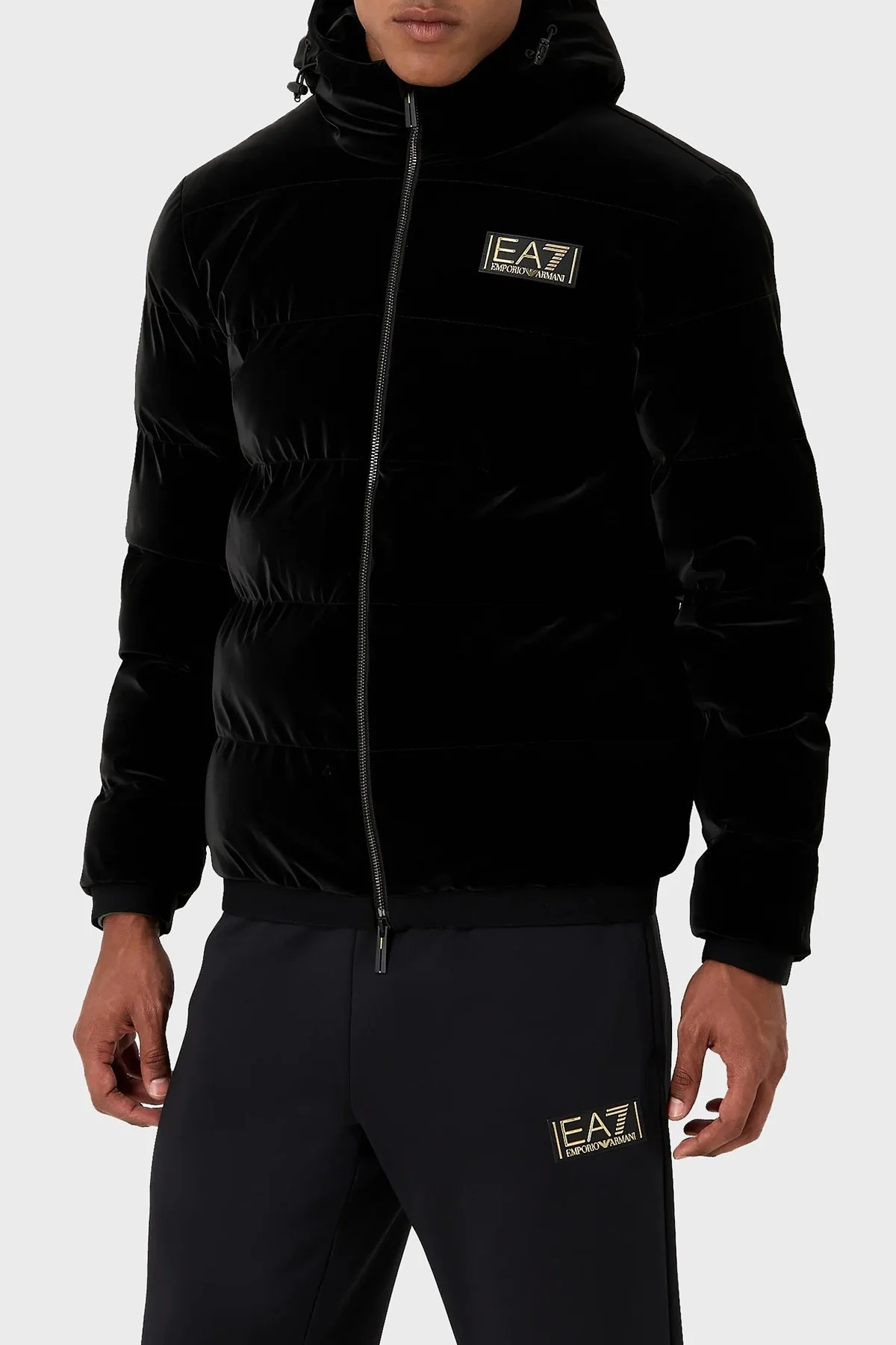 EA7 Logolu Kapüşonlu Kadife Görünümlü Dolgulu Şişme Erkek Mont 6RPB19 PNEBZ 1200 SİYAH - 1