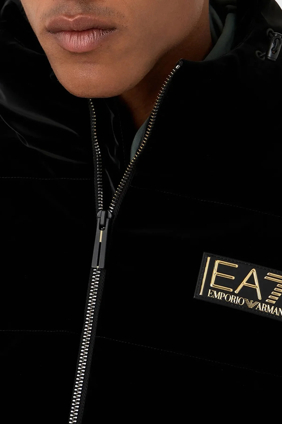 EA7 Logolu Kapüşonlu Kadife Görünümlü Dolgulu Şişme Erkek Mont 6RPB19 PNEBZ 1200 SİYAH - 5