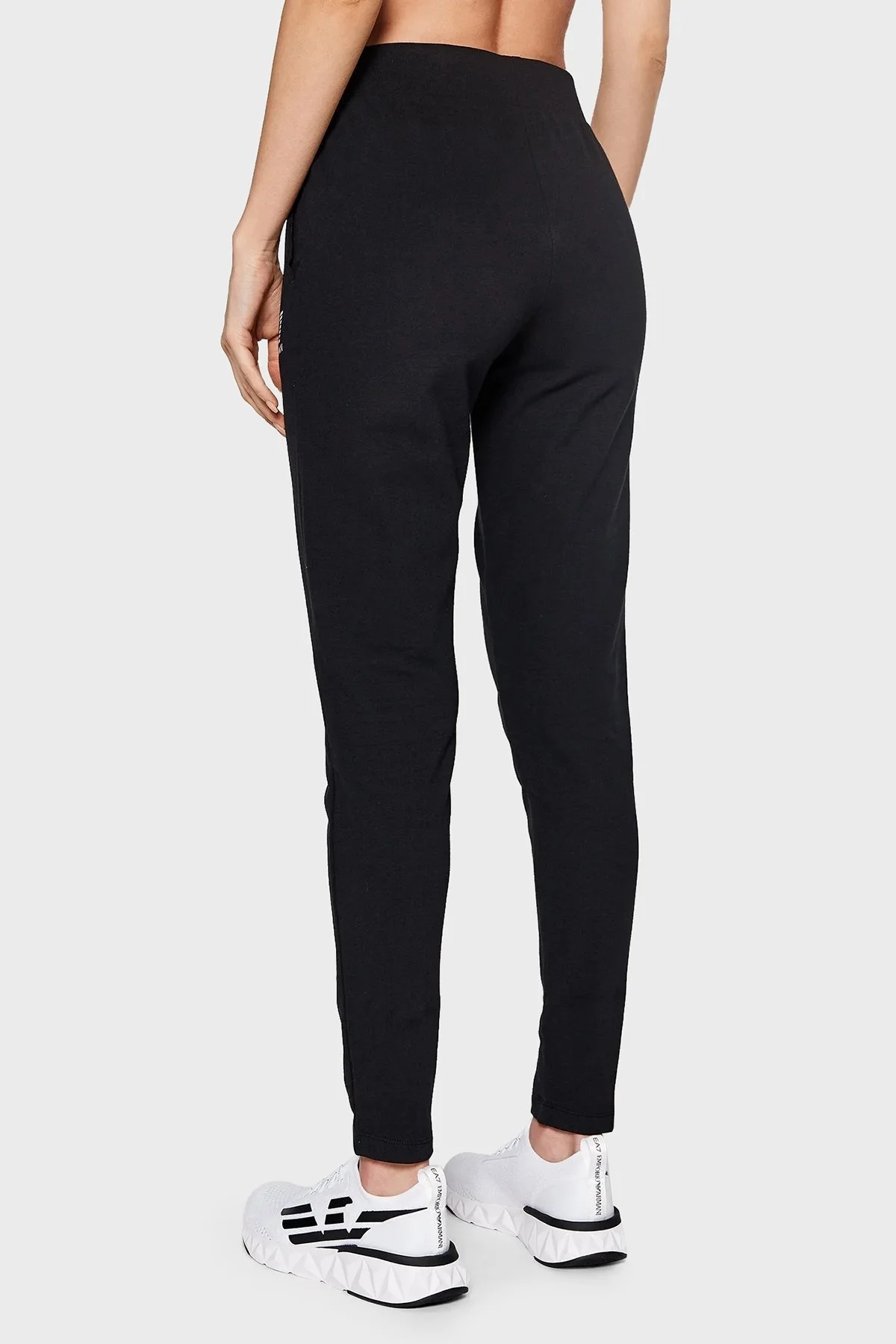 EA7 Logolu Pamuklu Bisiklet Yaka Cepli Regular Fit Bayan Eşofman Takımı 6LTV57 TJCQZ 22BA SİYAH-BEYAZ - 5