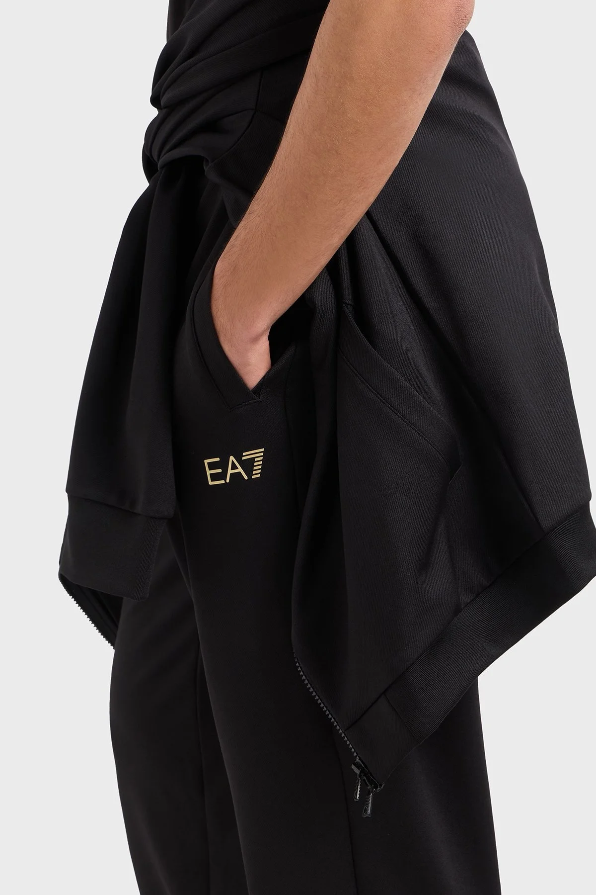 EA7 Logolu Regular Fit Dik Yaka Ribanalı Paça Erkek Eşofman Takımı 7M000554 AF13526 UC001 SİYAH - 5