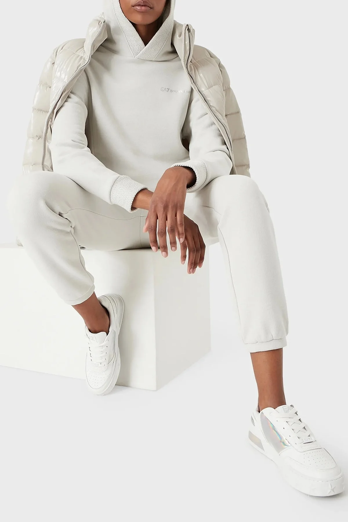EA7 Logolu Regular Fit Kemerli Parlak Görünümlü Dik Yaka Bayan Mont 6LTB12 TNAUZ 1720 BEJ - 2