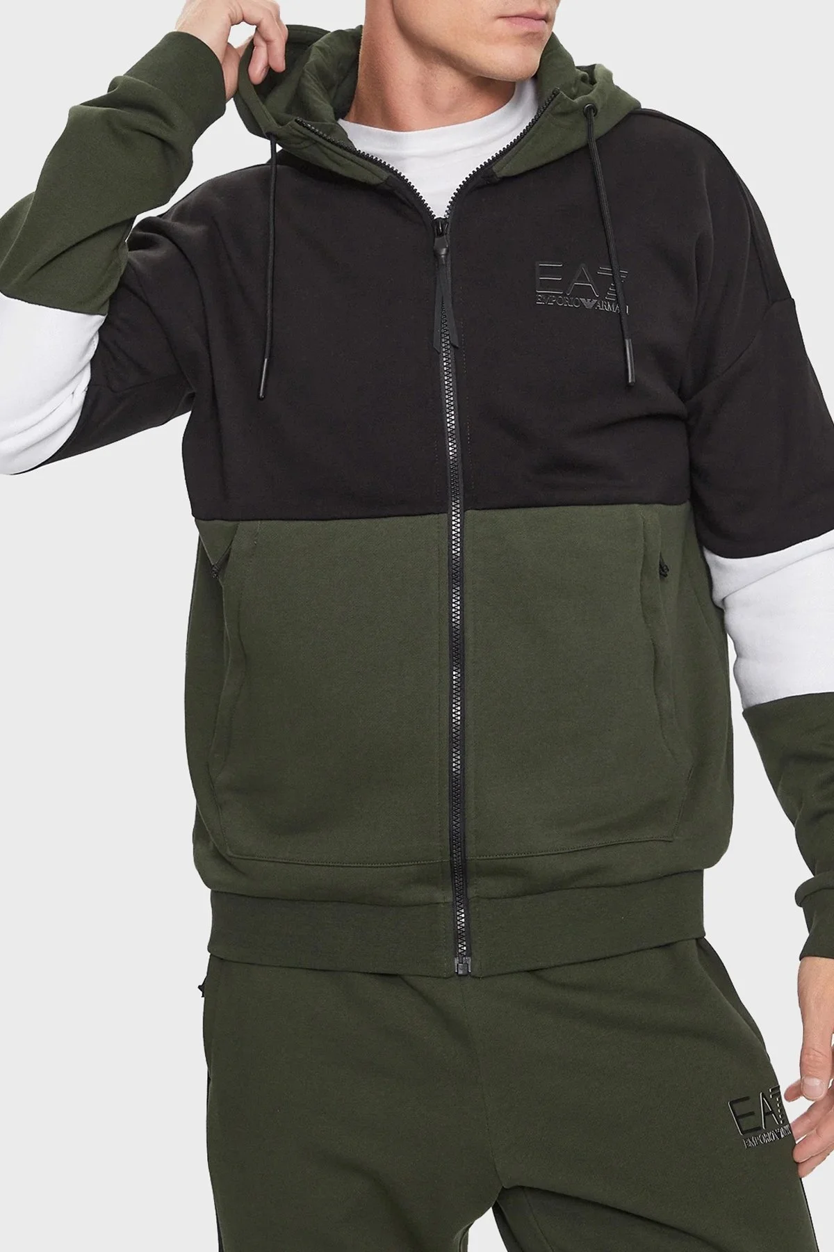 EA7 Logolu Renk Bloklu Kapüşonlu Fermuarlı Regular Fit Erkek Eşofman Takımı 6RPV55 PJ07Z 1845 SİYAH-HAKİ - 3