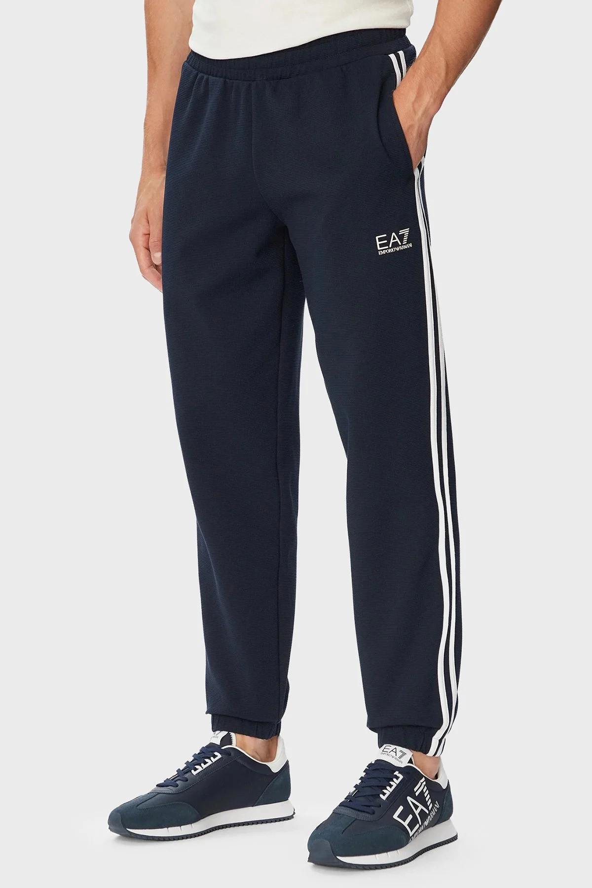 EA7 Logolu Şerit Detaylı Regular Fit Erkek Eşofman Takımı 7M002490 AF26309 UB102 Lacivert - 4