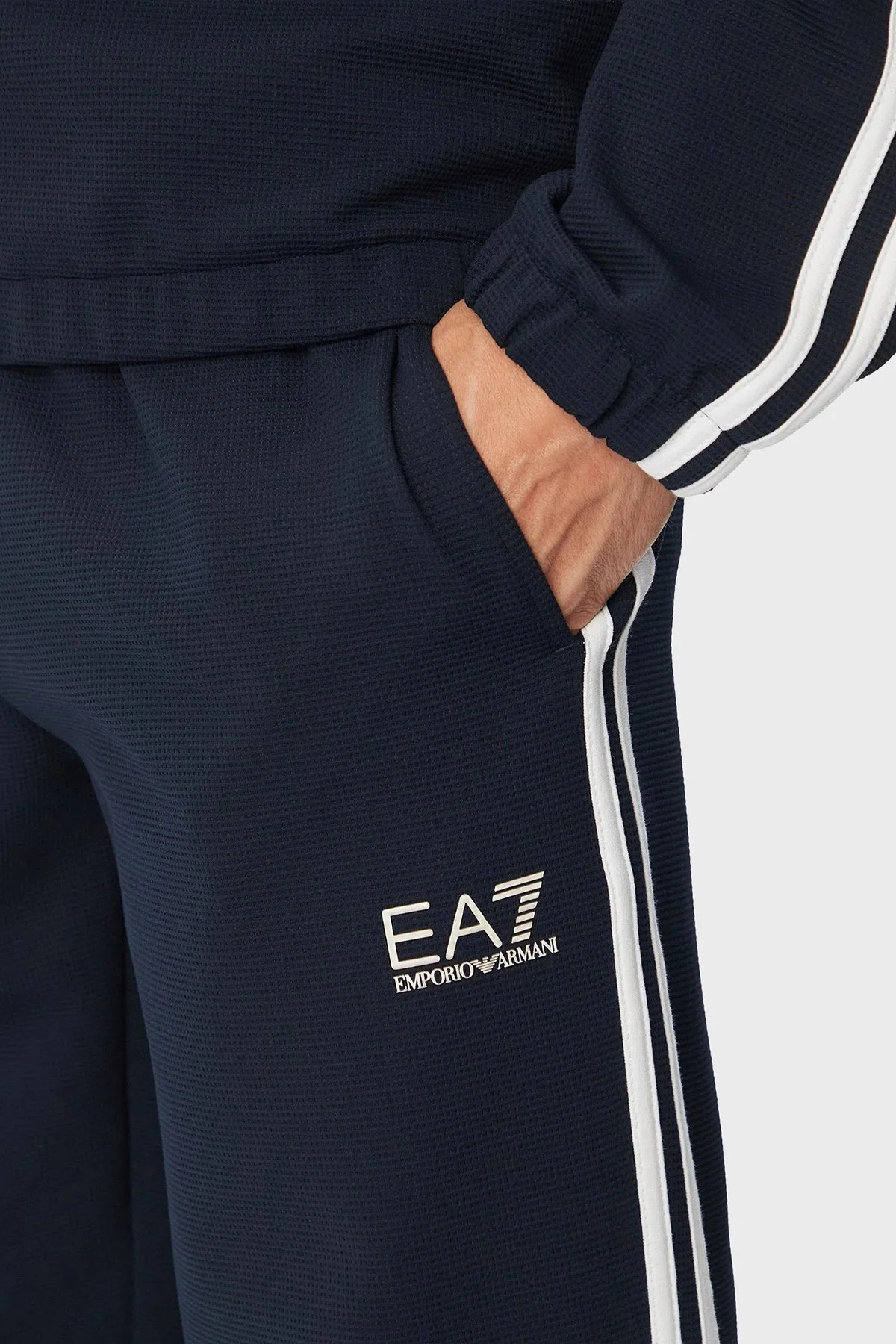 EA7 Logolu Şerit Detaylı Regular Fit Erkek Eşofman Takımı 7M002490 AF26309 UB102 Lacivert - 6