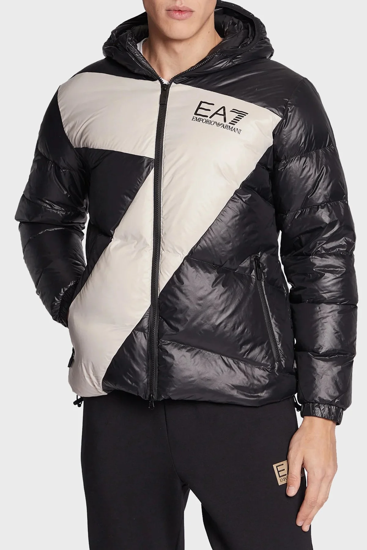 EA7 Logolu Su Geçirmez Kapüşonlu Regular Fit Şişme Erkek Mont 6LPB53 PNR4Z 1200 SİYAH - 1