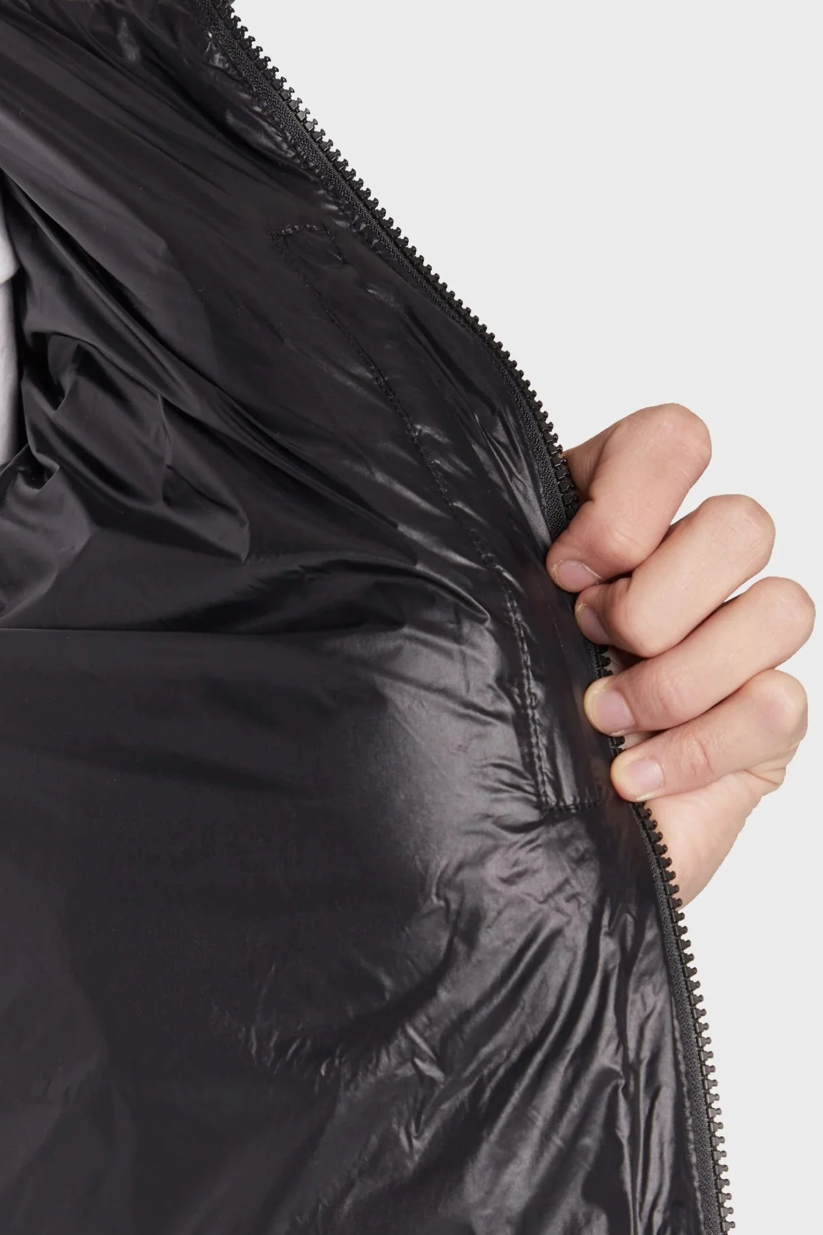 EA7 Logolu Su Geçirmez Kapüşonlu Regular Fit Şişme Erkek Mont 6LPB53 PNR4Z 1200 SİYAH - 5