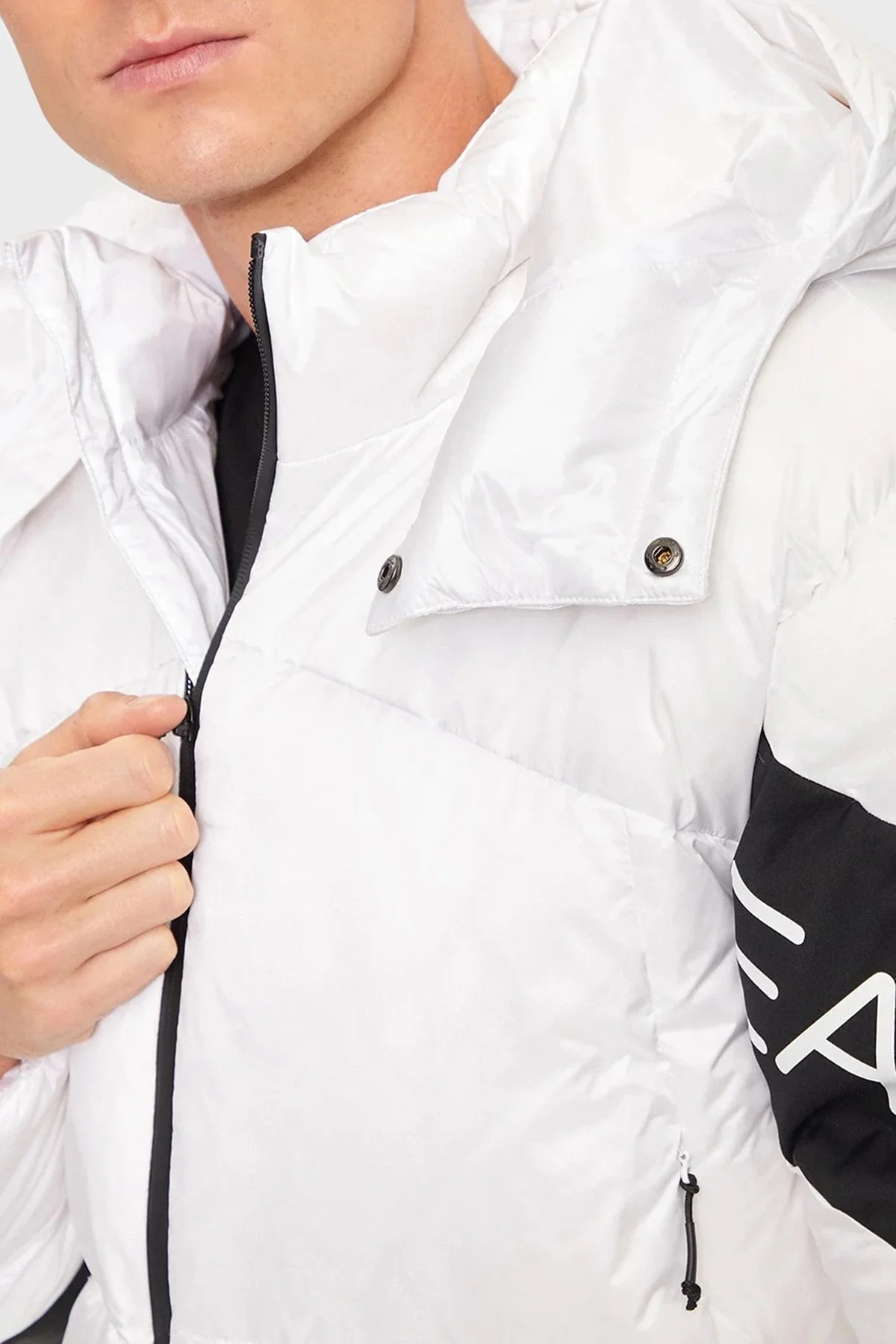 EA7 Logolu Su İtici Rüzgar Geçirmez Oversize Fit Çıkarılabilir Kapüşonlu Şişme Erkek Mont 6DPB33 PNEOZ 1100 BEYAZ - 6